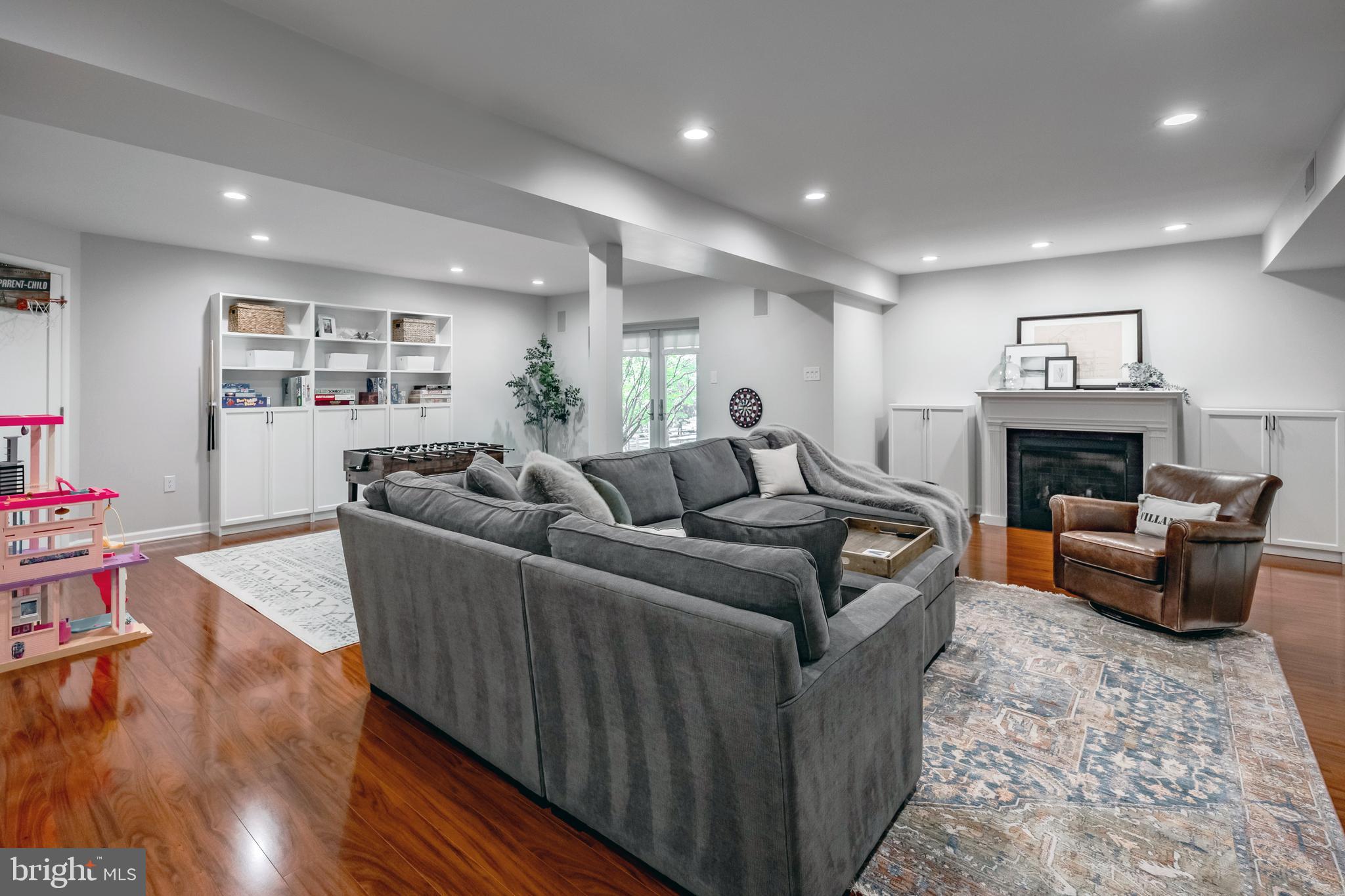 NEWTOWN SQ - Residential