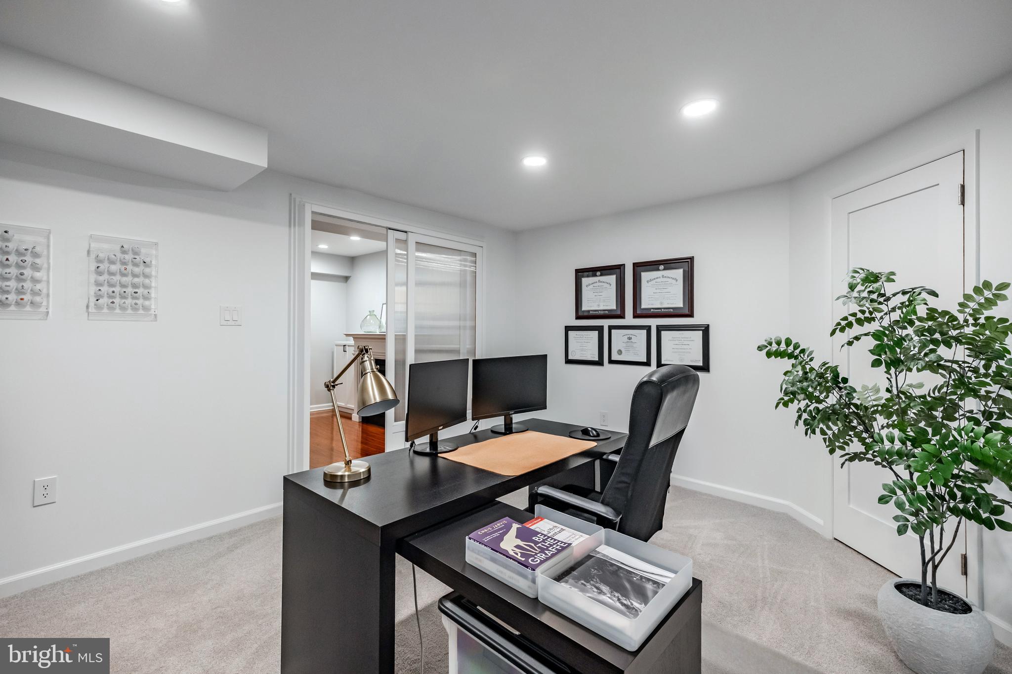 NEWTOWN SQ - Residential