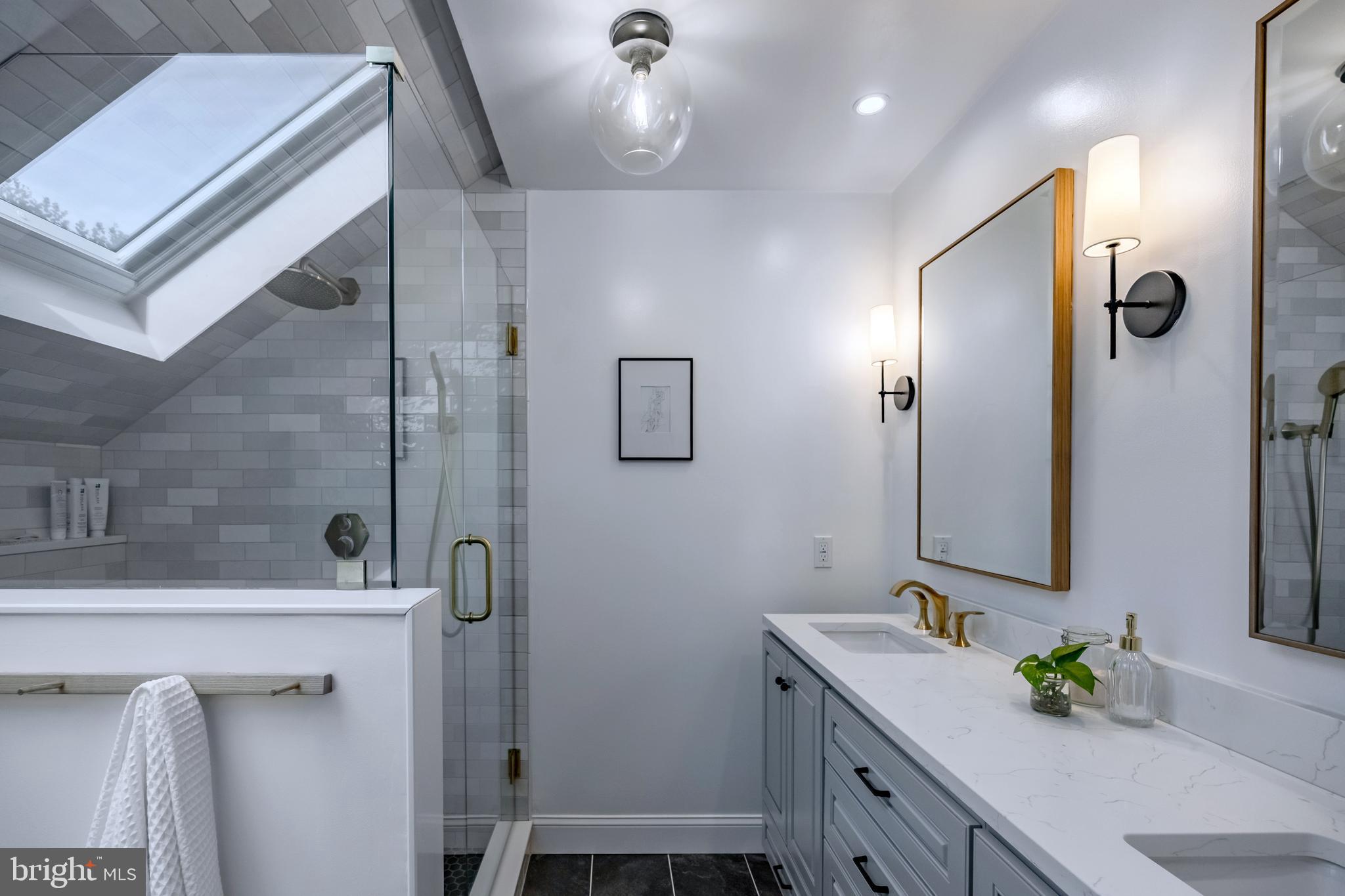 NEWTOWN SQ - Residential