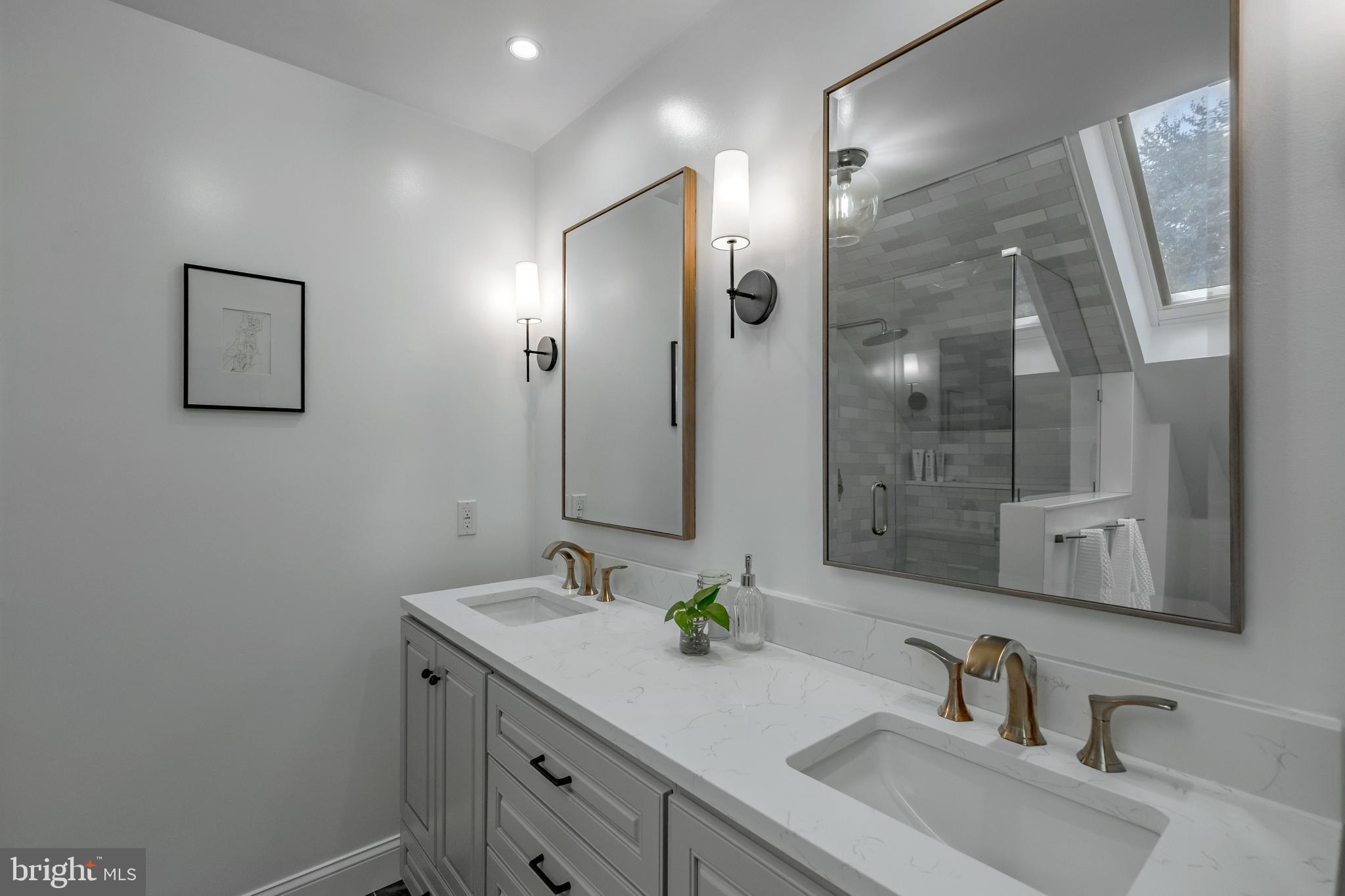 NEWTOWN SQ - Residential