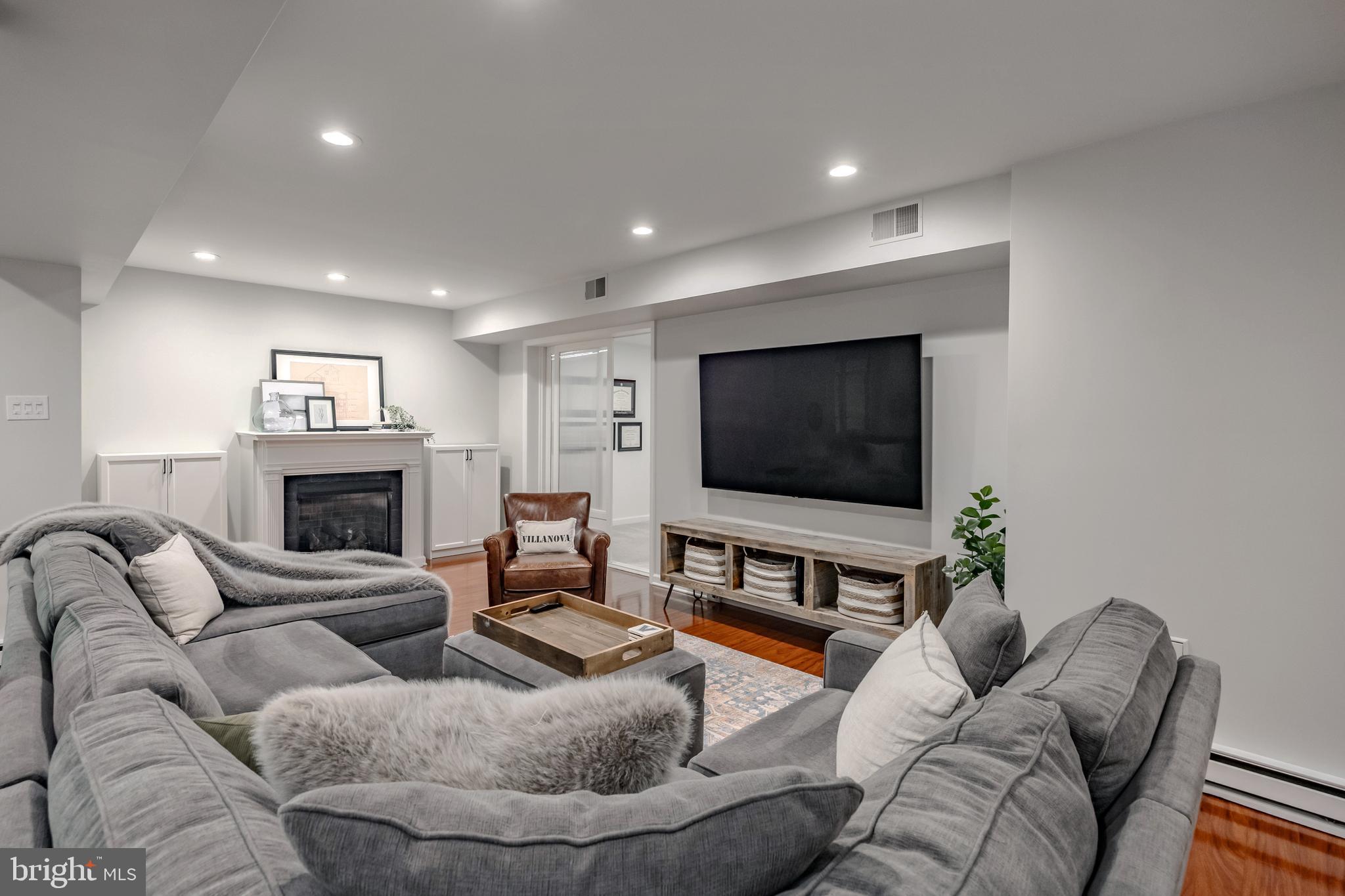 NEWTOWN SQ - Residential