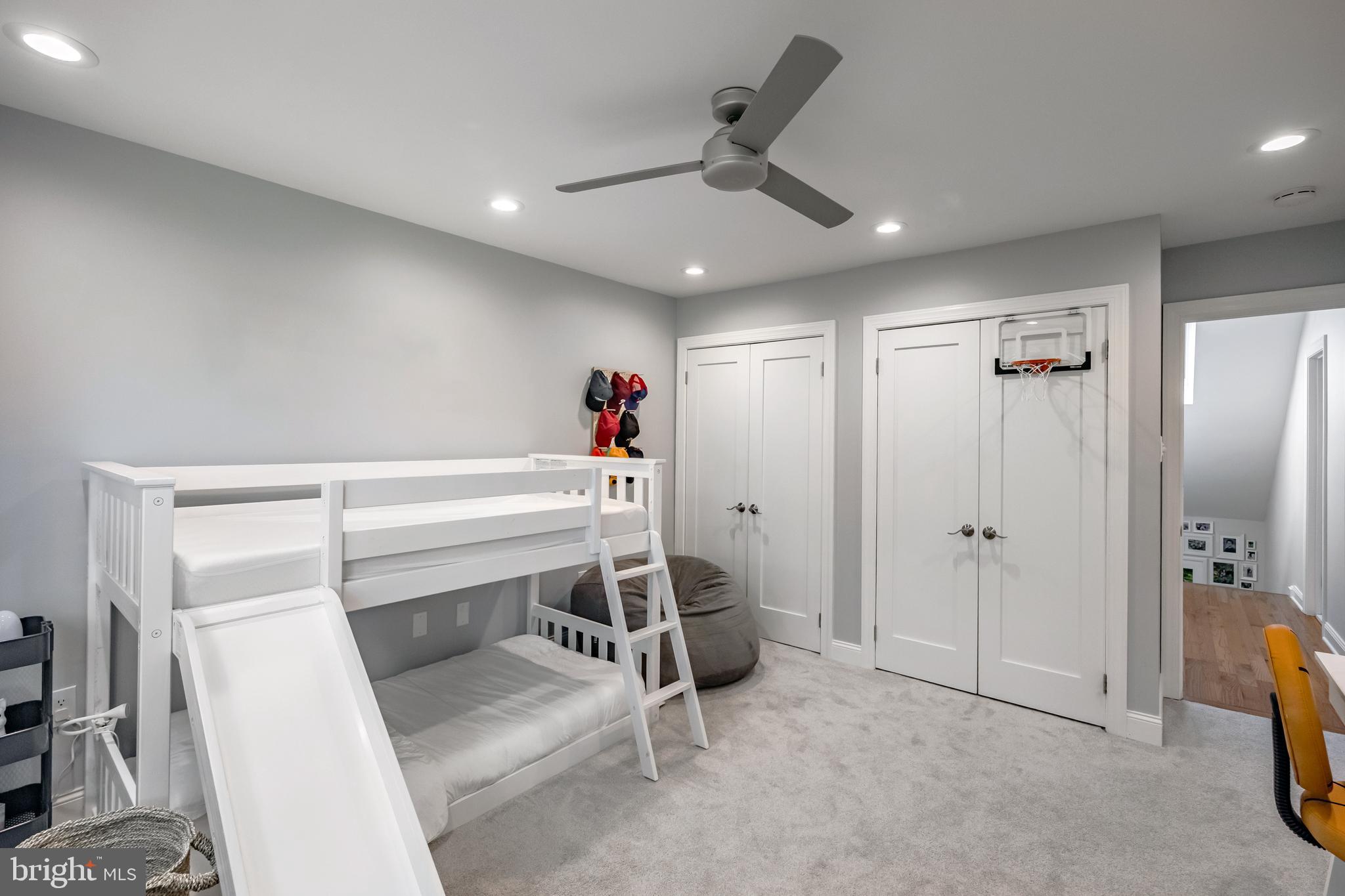 NEWTOWN SQ - Residential