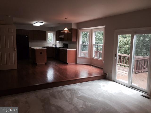 LANDSDOWNE - Residential Lease