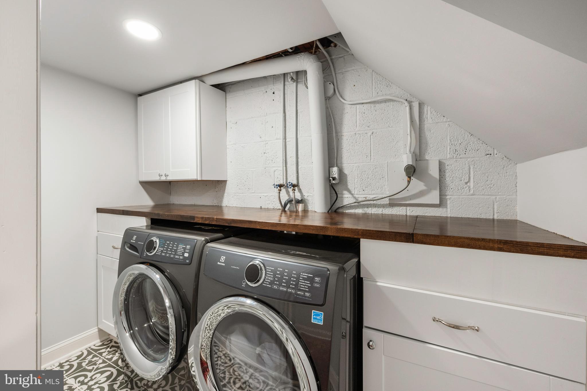 YATES GARDENS - Residential Lease