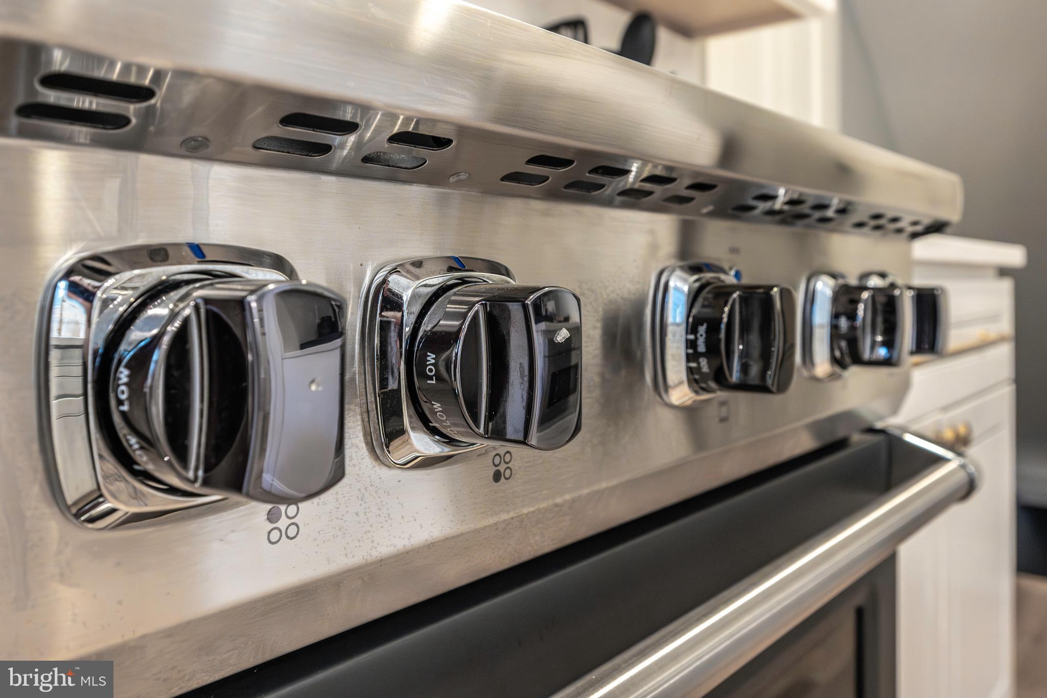 YATES GARDENS - Residential Lease