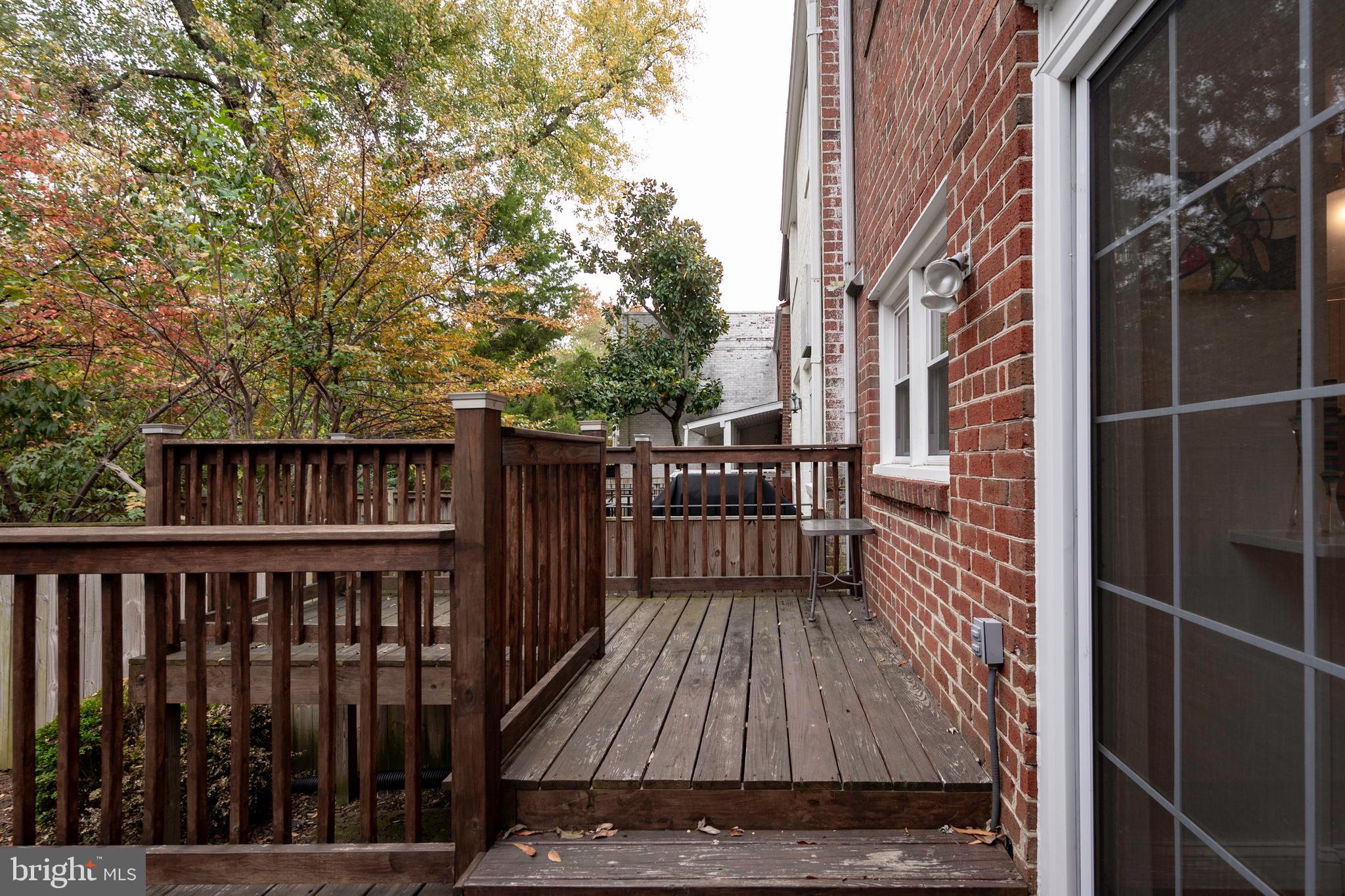 YATES GARDENS - Residential Lease