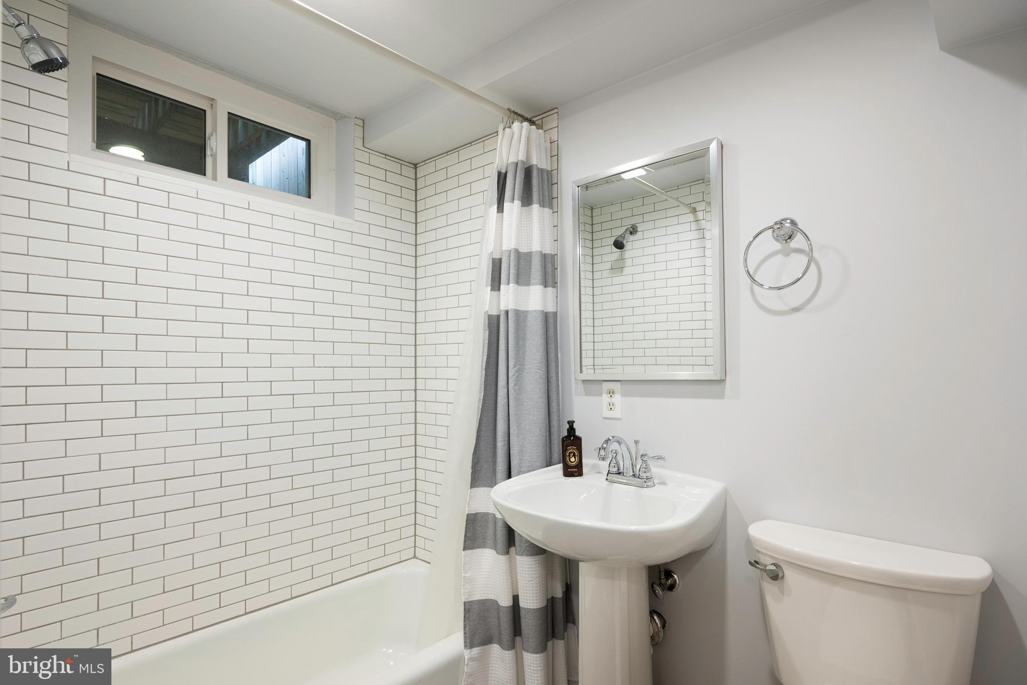 YATES GARDENS - Residential Lease