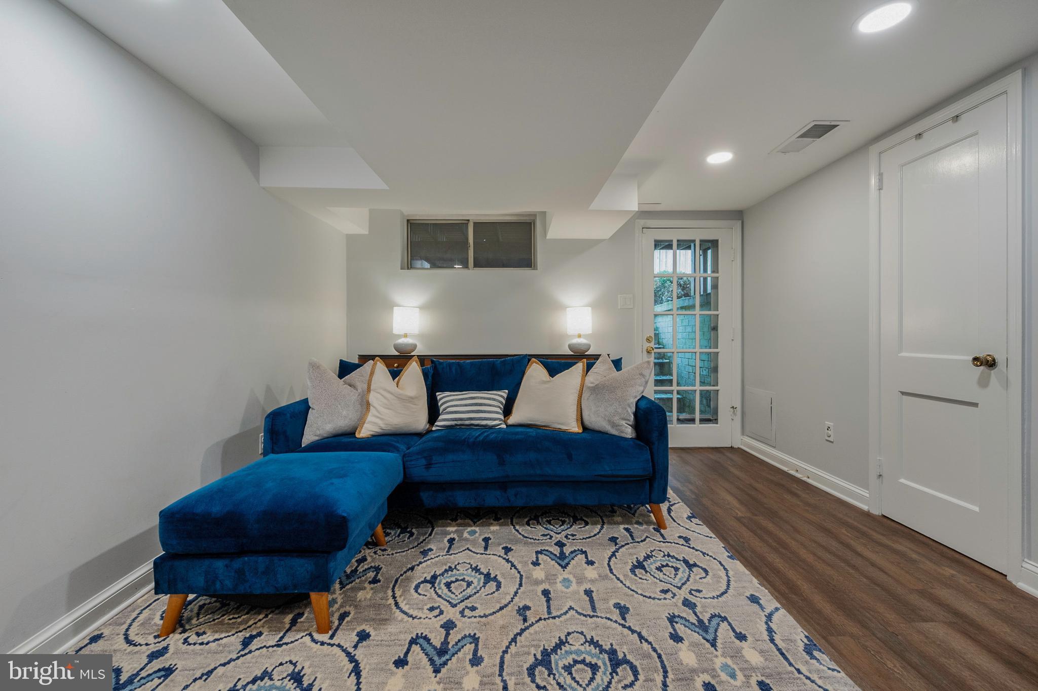 YATES GARDENS - Residential Lease