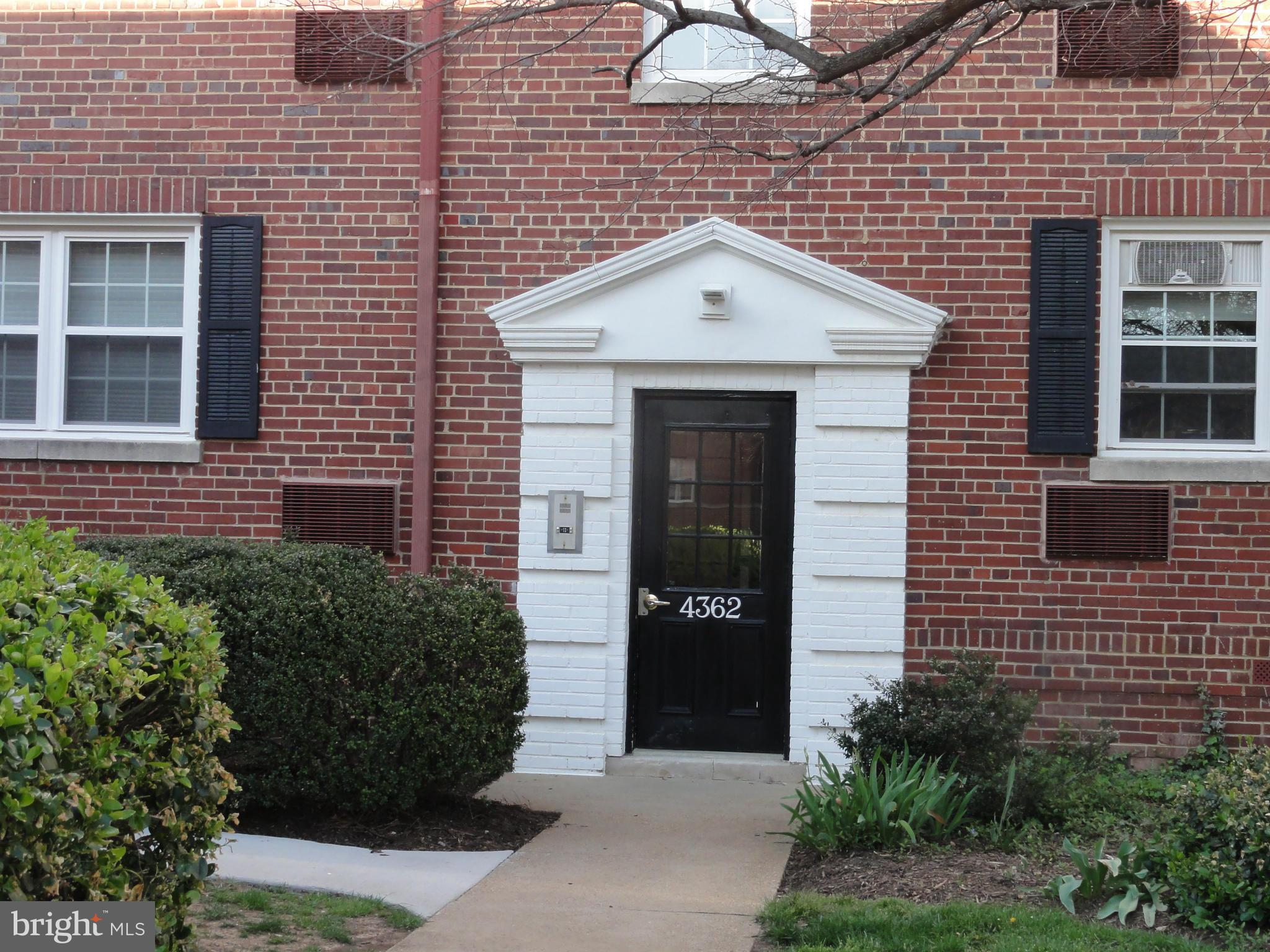 ARLINGTON OAKS - Residential