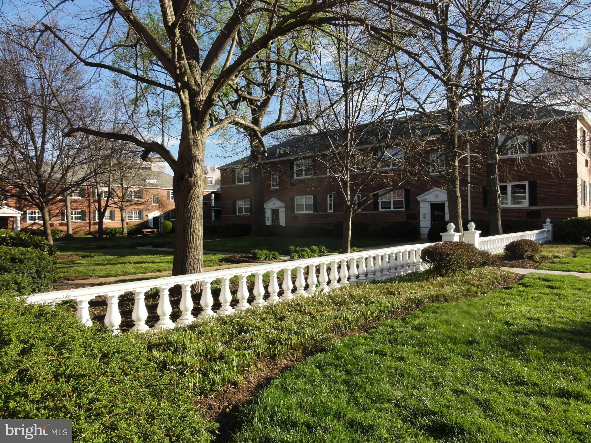 ARLINGTON OAKS - Residential