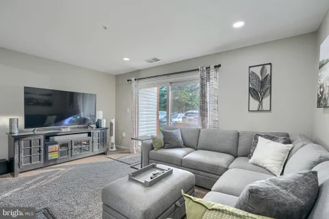 MLS: MDHR2056658