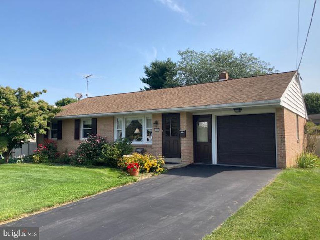 Photo of 305 Oak Avenue, New Holland, PA 17557 (MLS # PALA2056232)