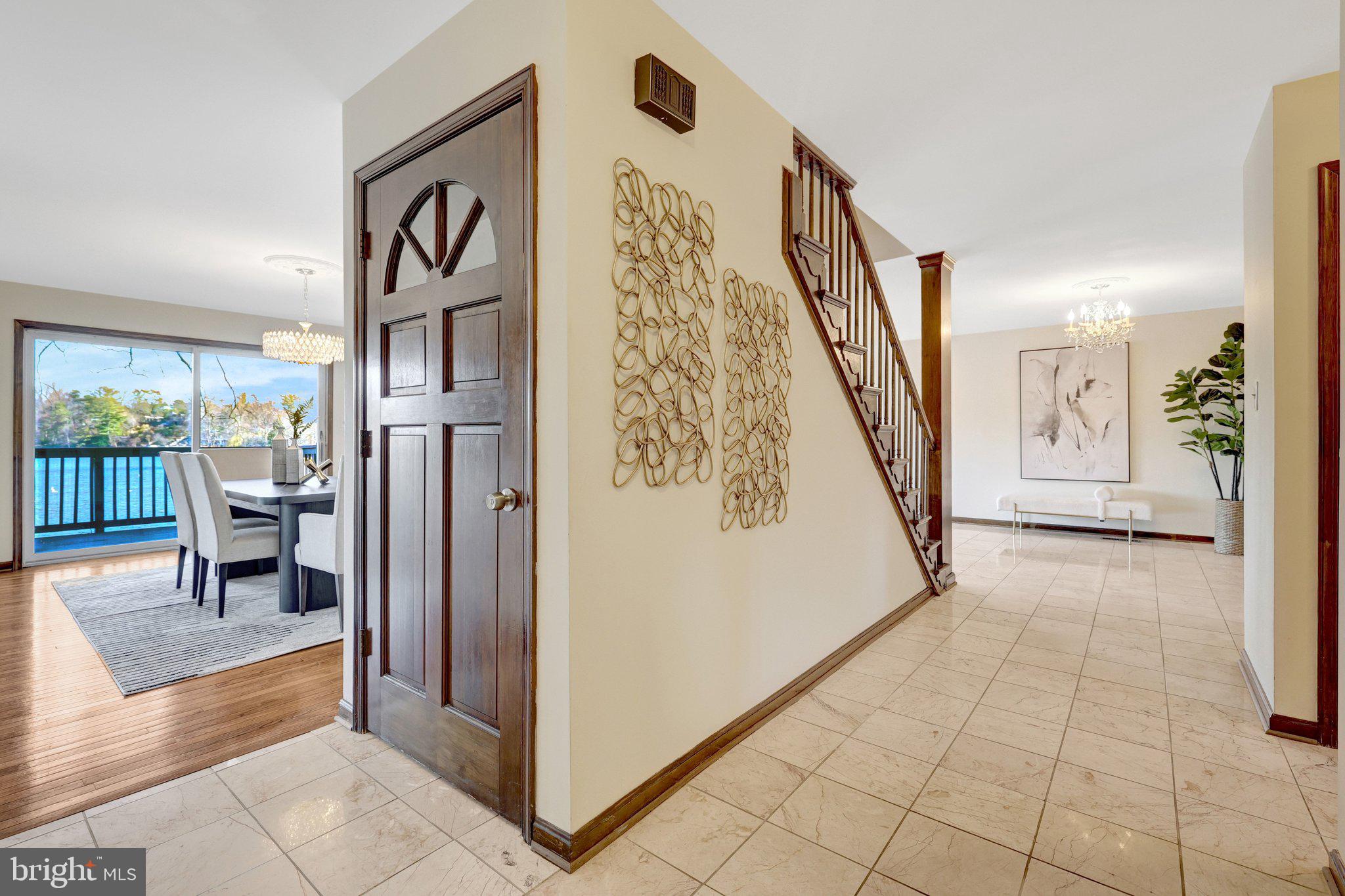 LAKE BARCROFT - Residential