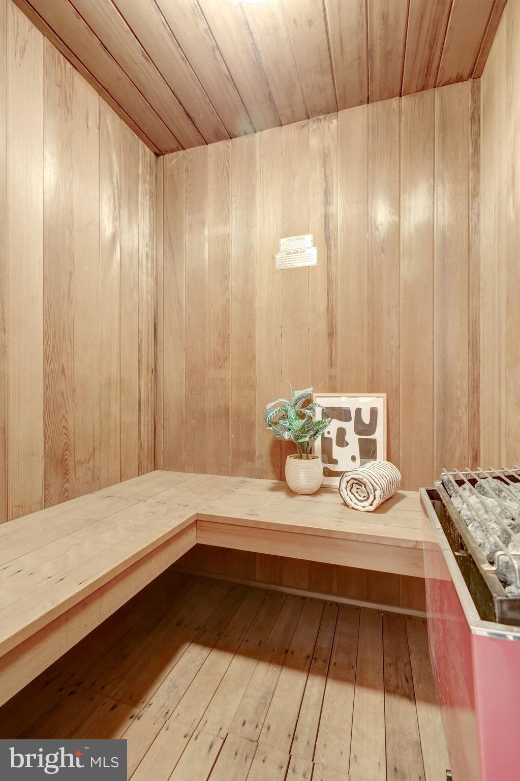 LAKE BARCROFT - Residential