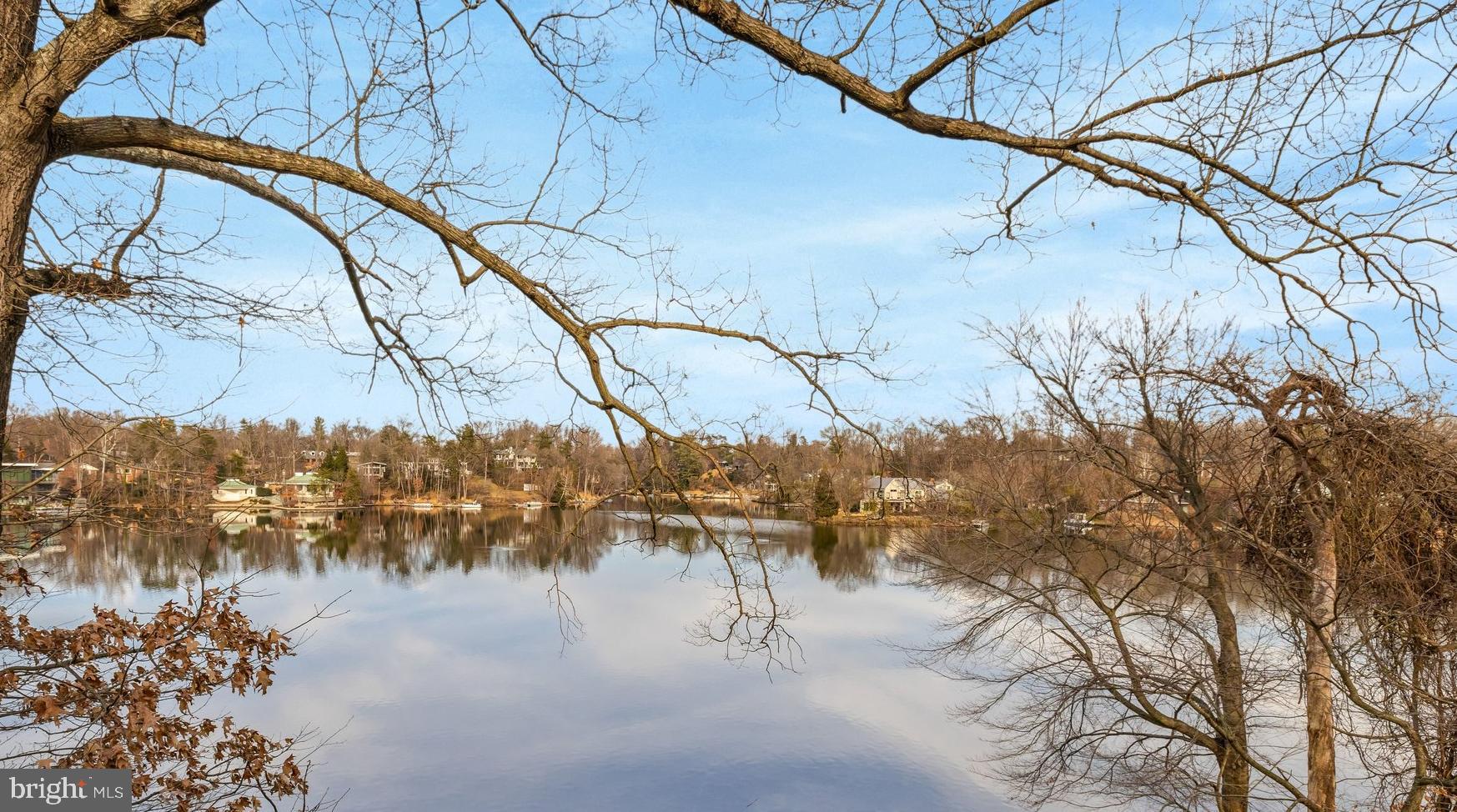 LAKE BARCROFT - Residential