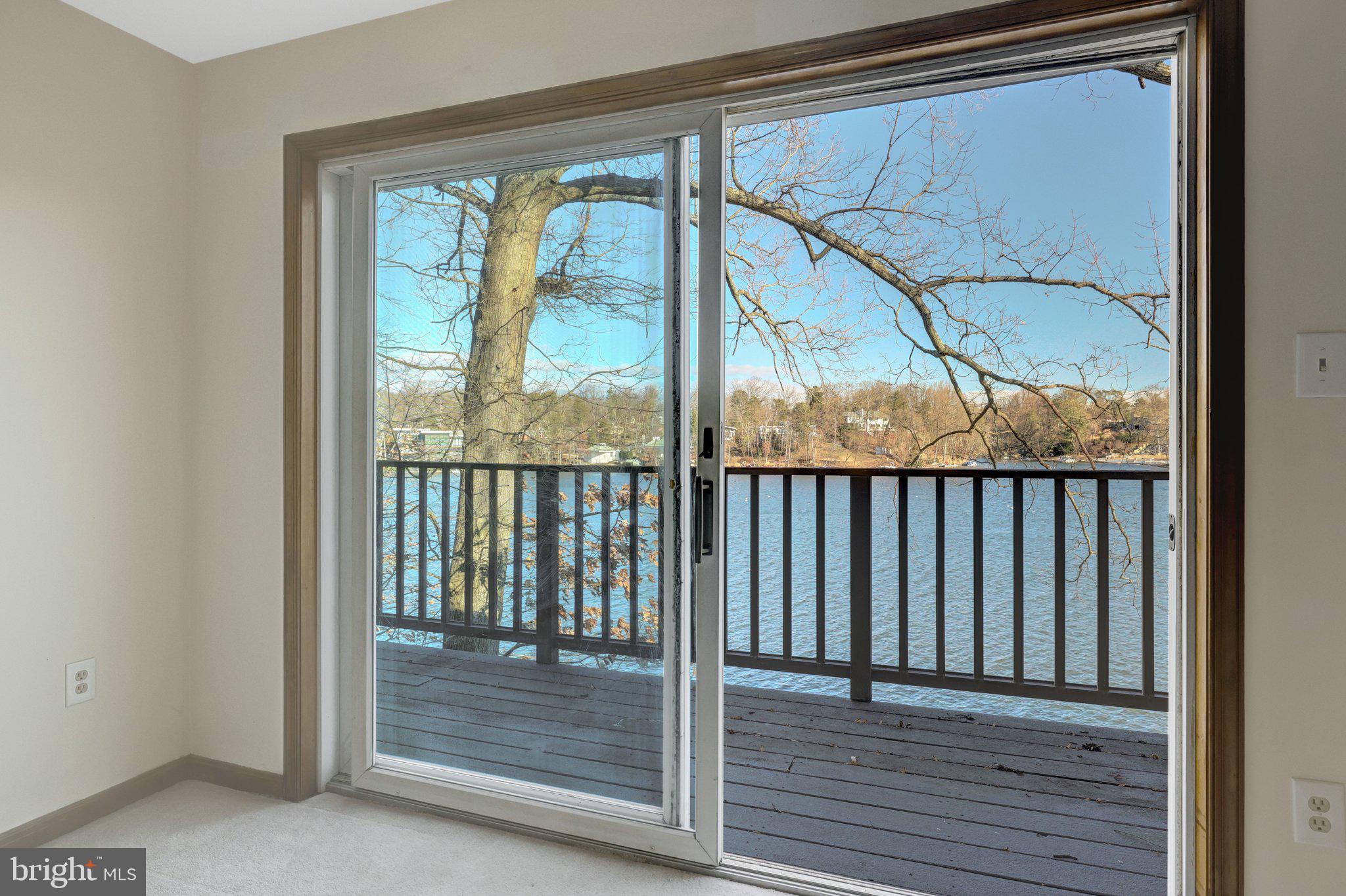 LAKE BARCROFT - Residential