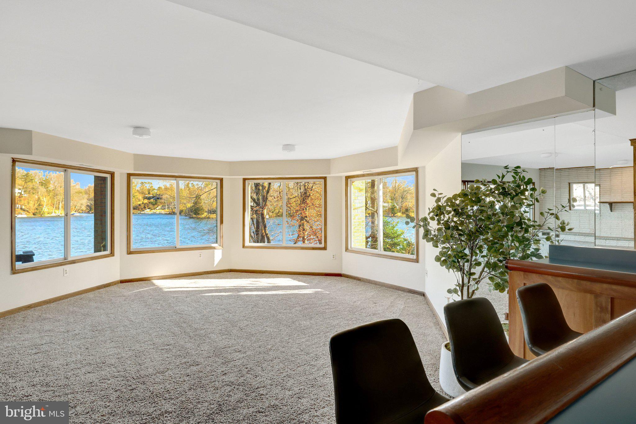 LAKE BARCROFT - Residential