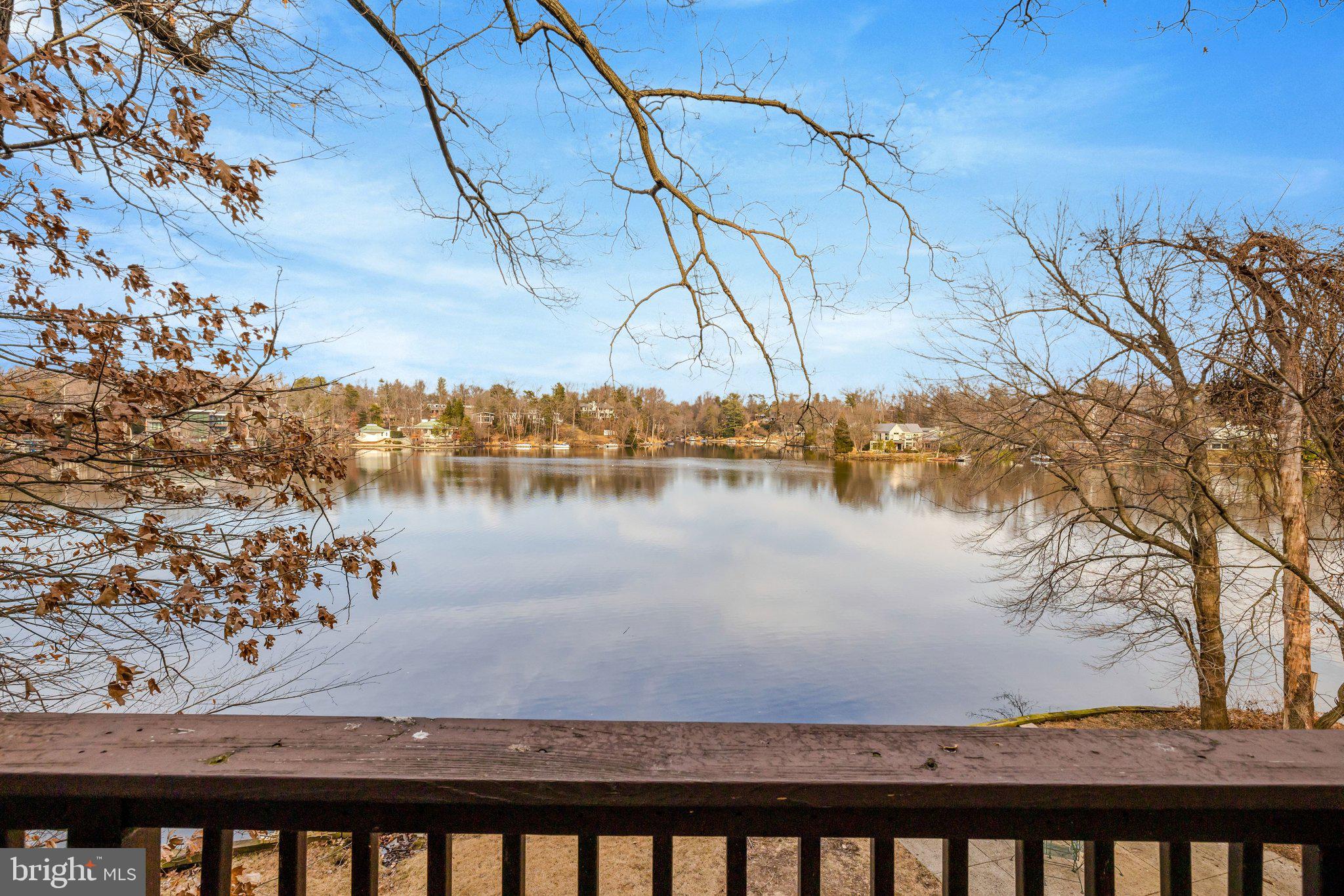 LAKE BARCROFT - Residential