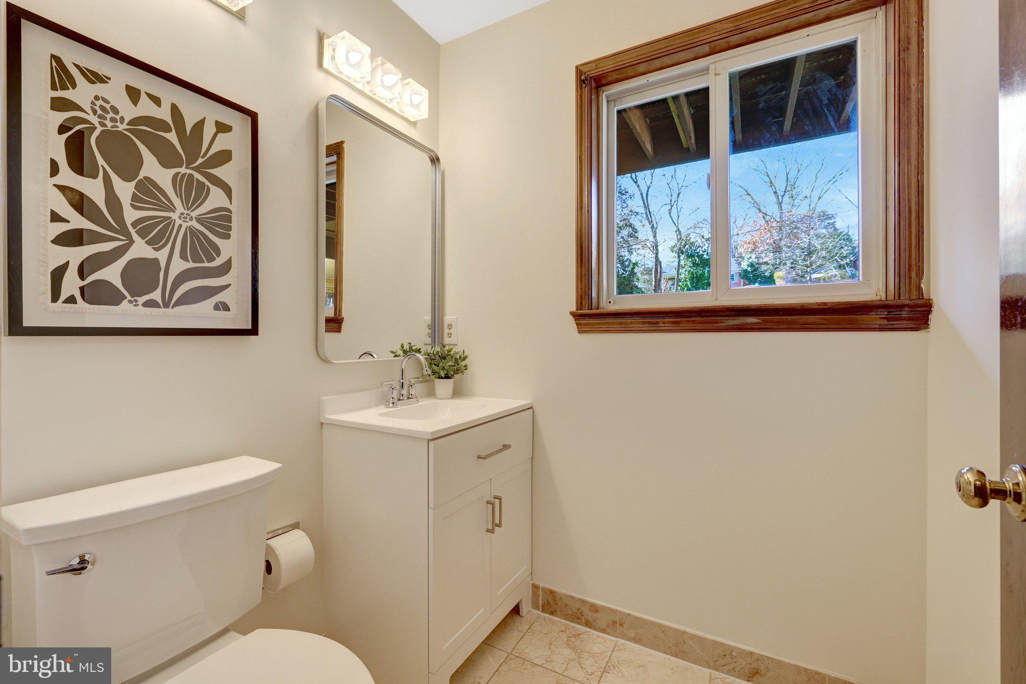 LAKE BARCROFT - Residential