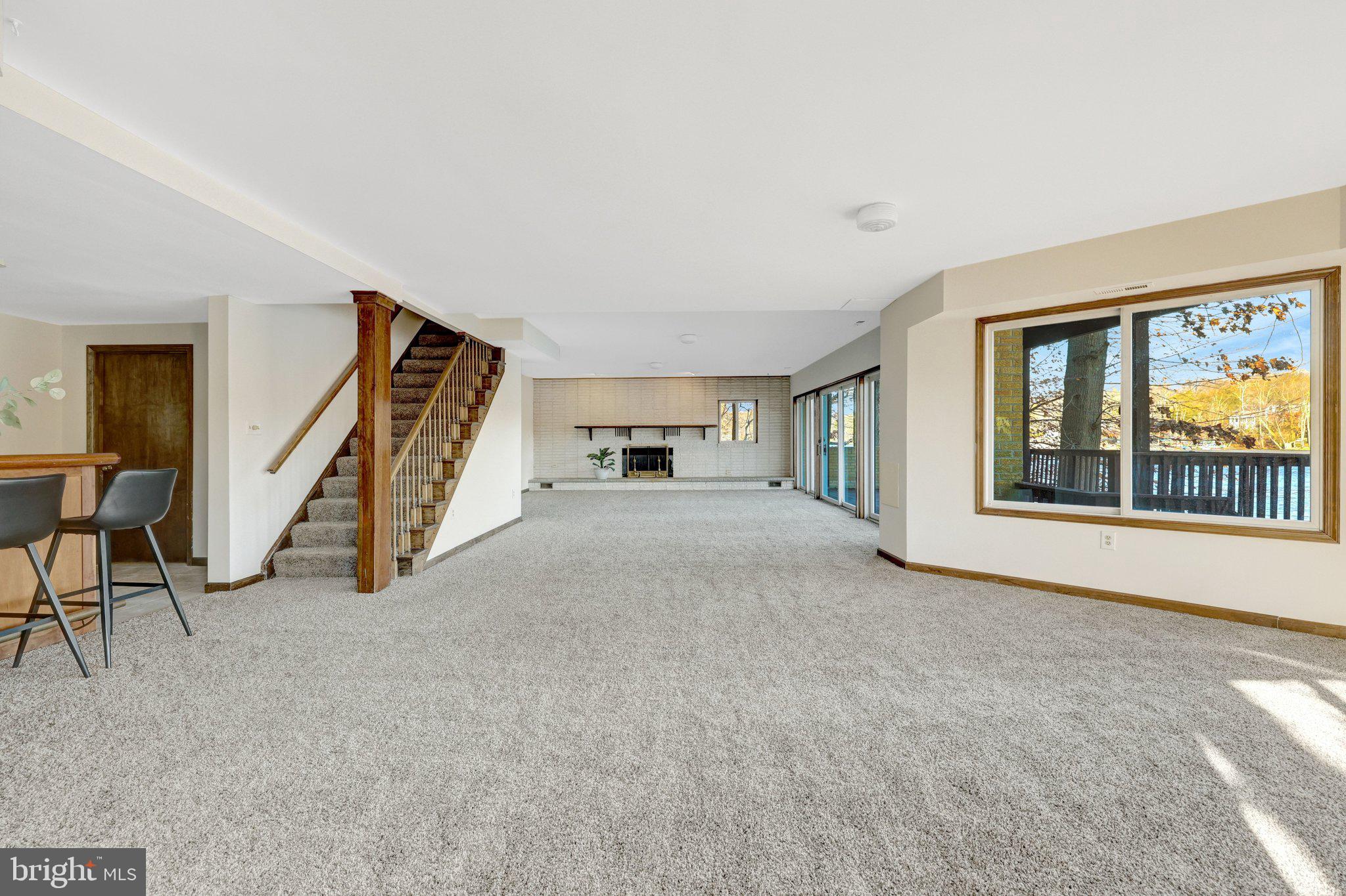 LAKE BARCROFT - Residential