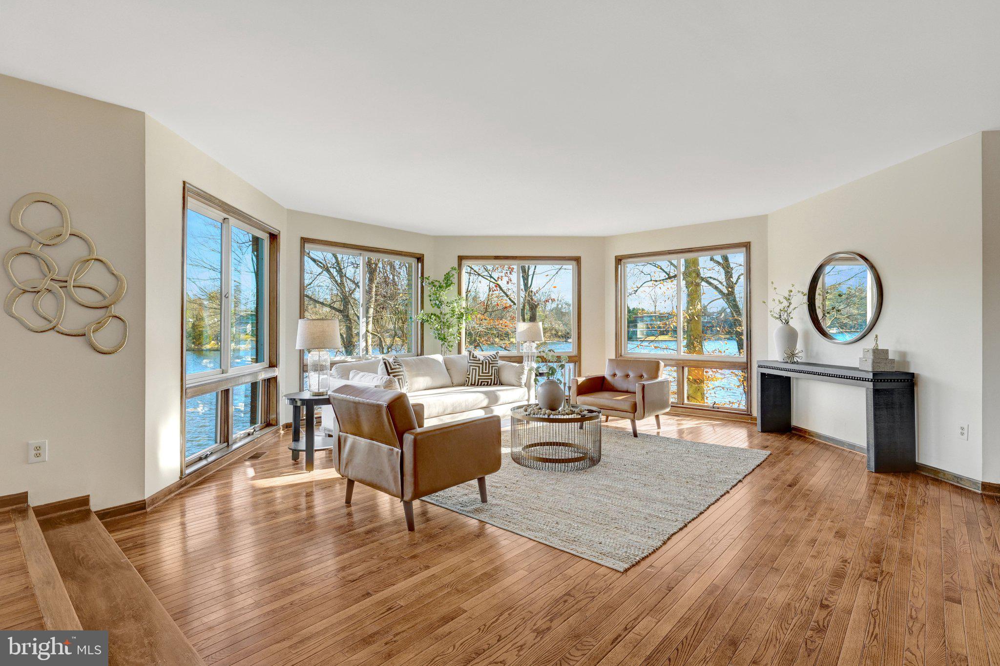 LAKE BARCROFT - Residential