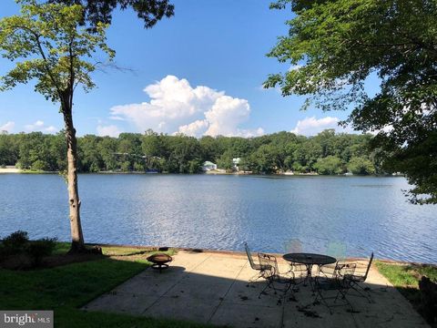 6220 LAKEVIEW DRIVE FALLS CHURCH VA 22041