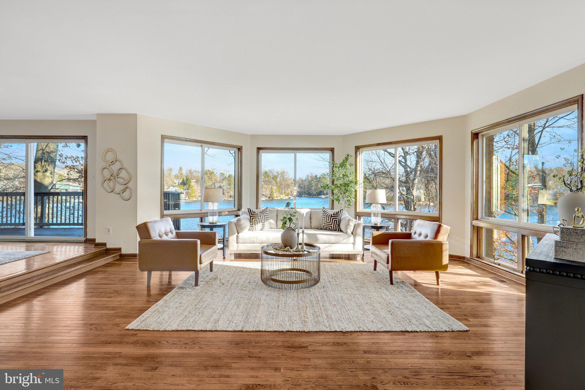 LAKE BARCROFT - Residential