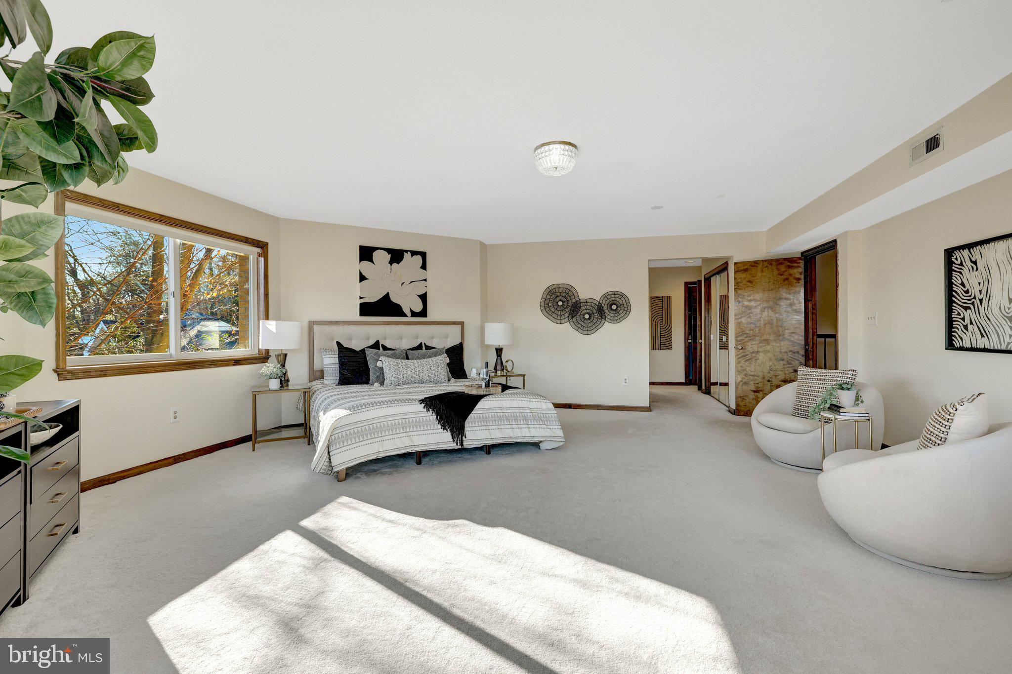 LAKE BARCROFT - Residential