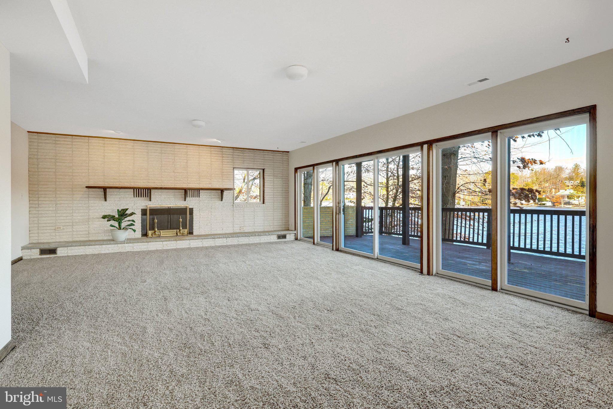 LAKE BARCROFT - Residential