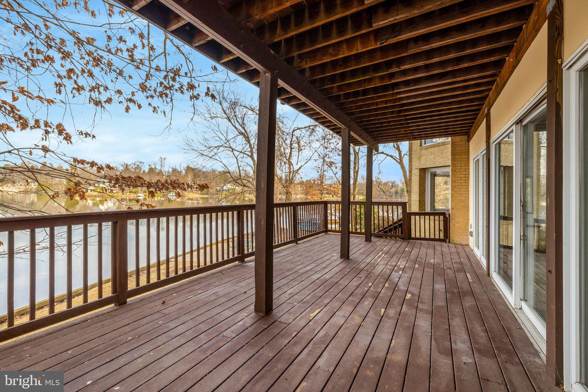 LAKE BARCROFT - Residential