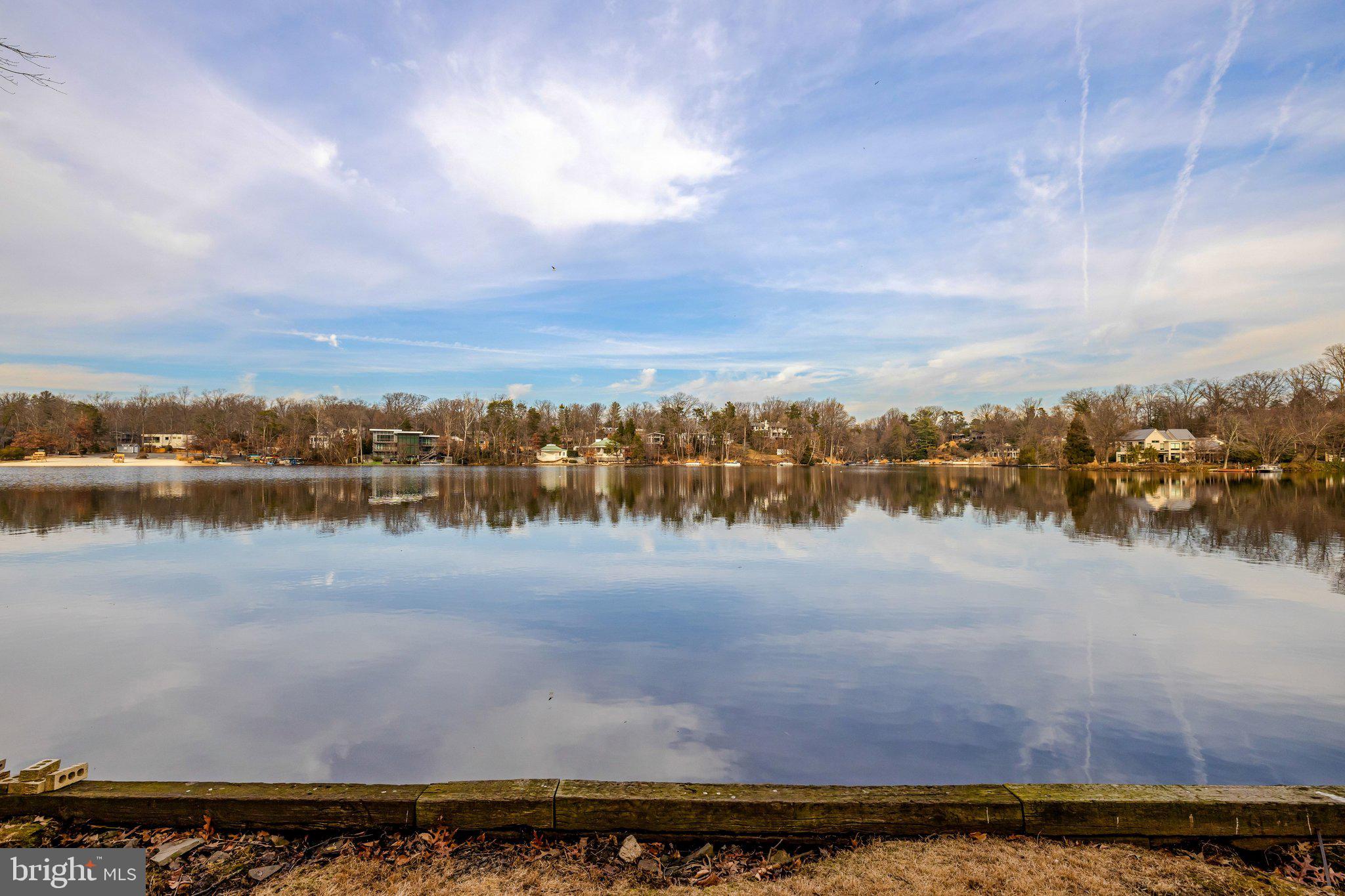 LAKE BARCROFT - Residential