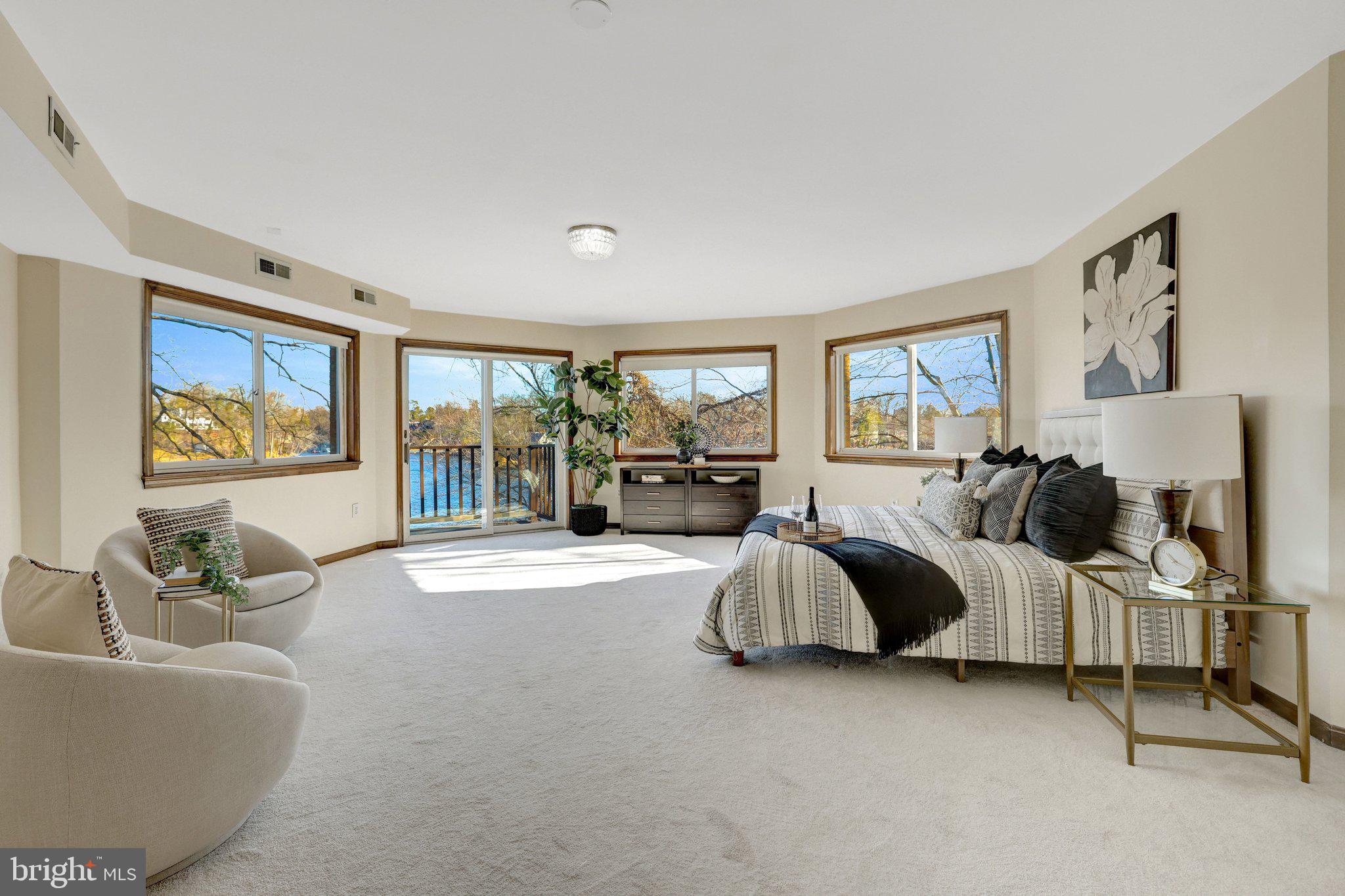 LAKE BARCROFT - Residential