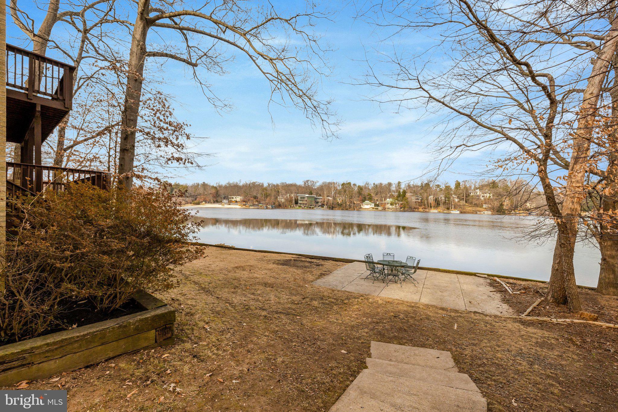 LAKE BARCROFT - Residential