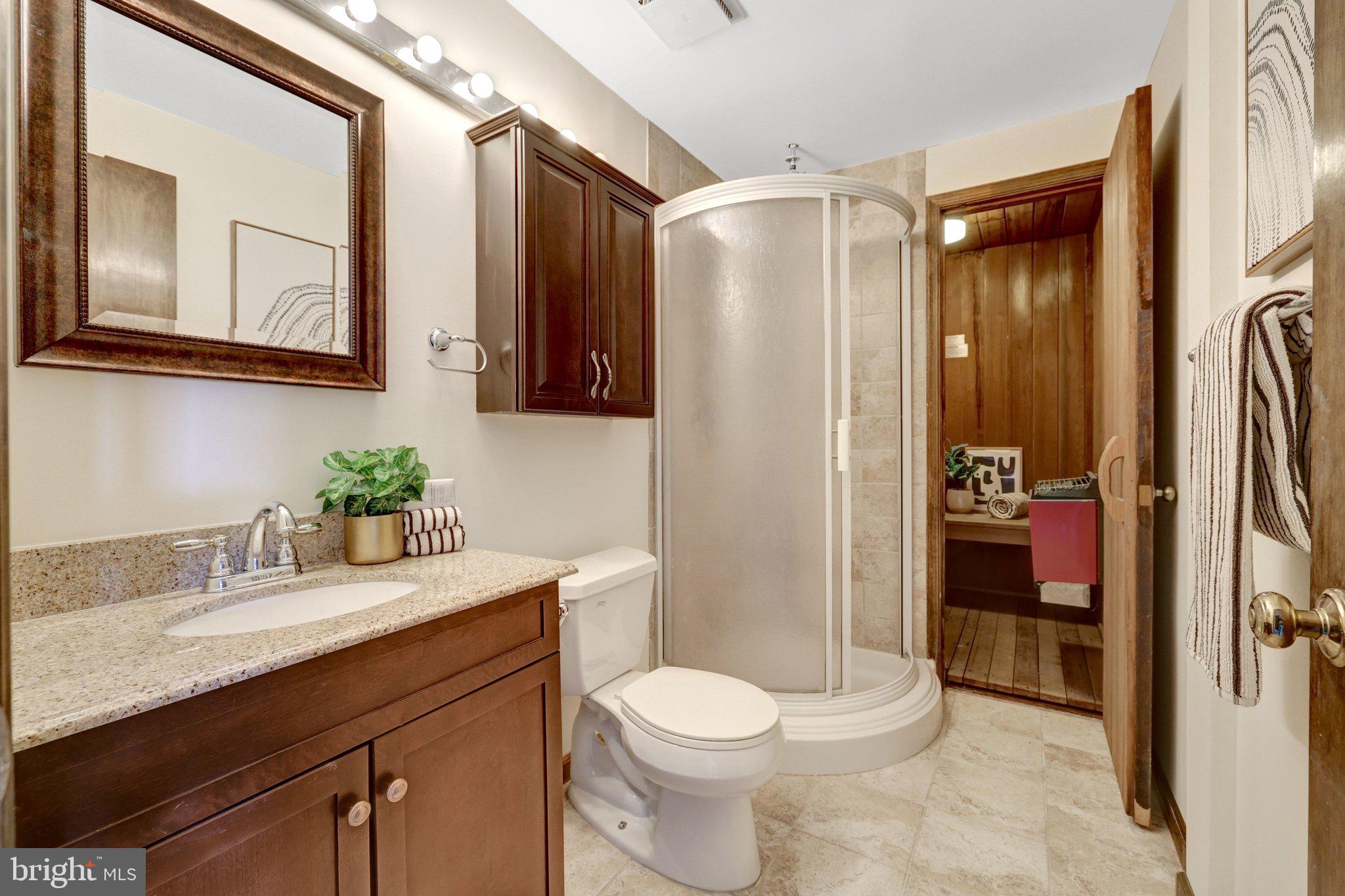 LAKE BARCROFT - Residential