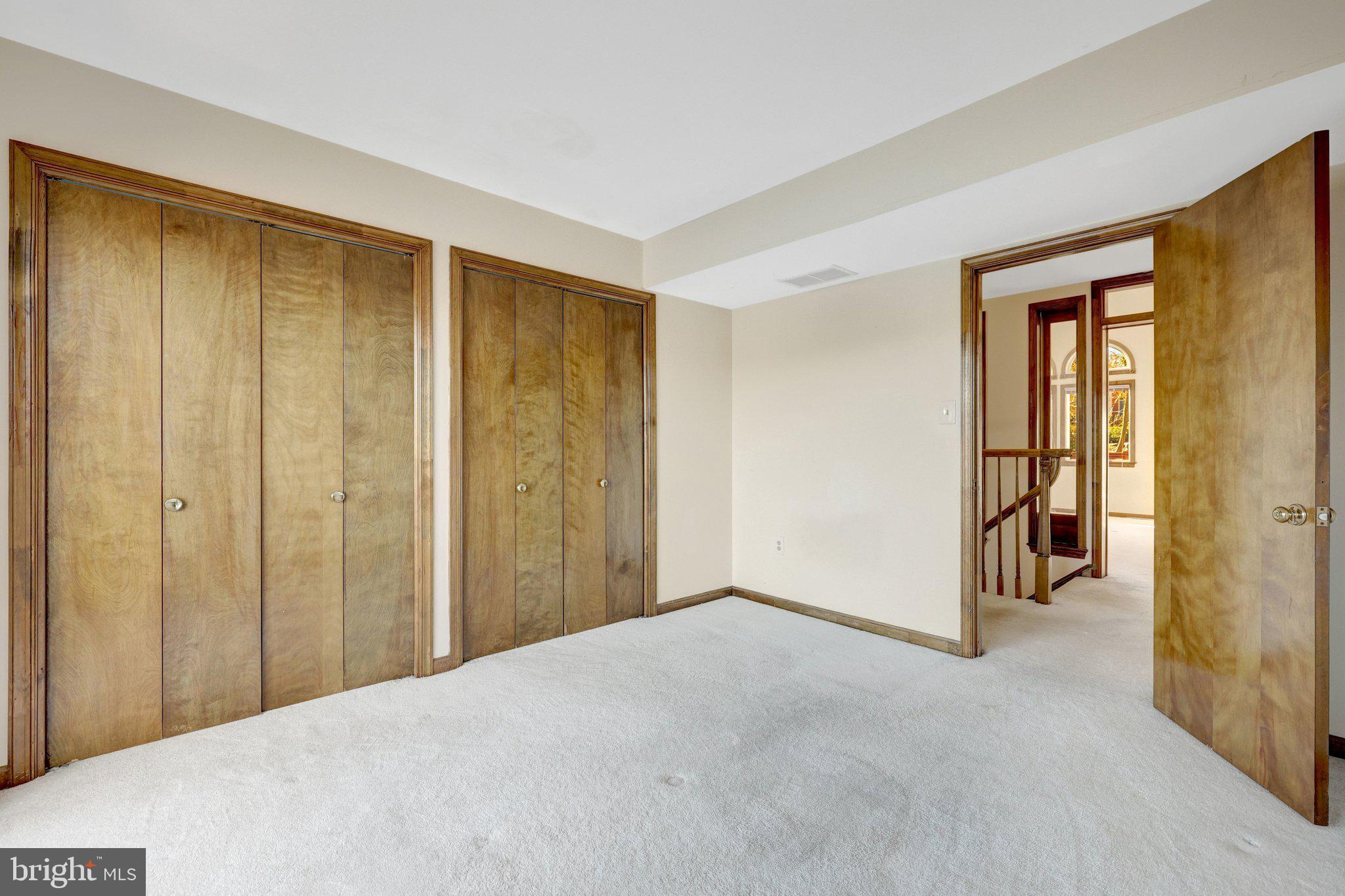 LAKE BARCROFT - Residential