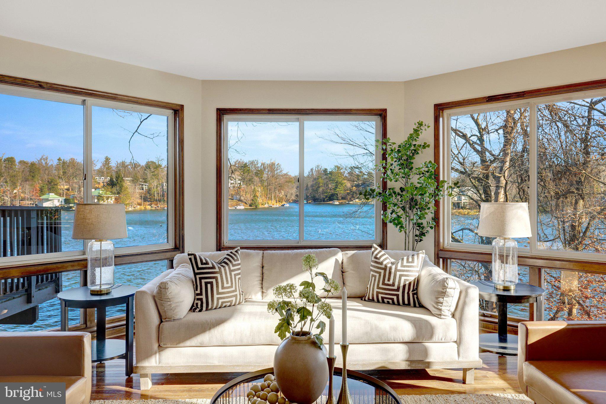 LAKE BARCROFT - Residential