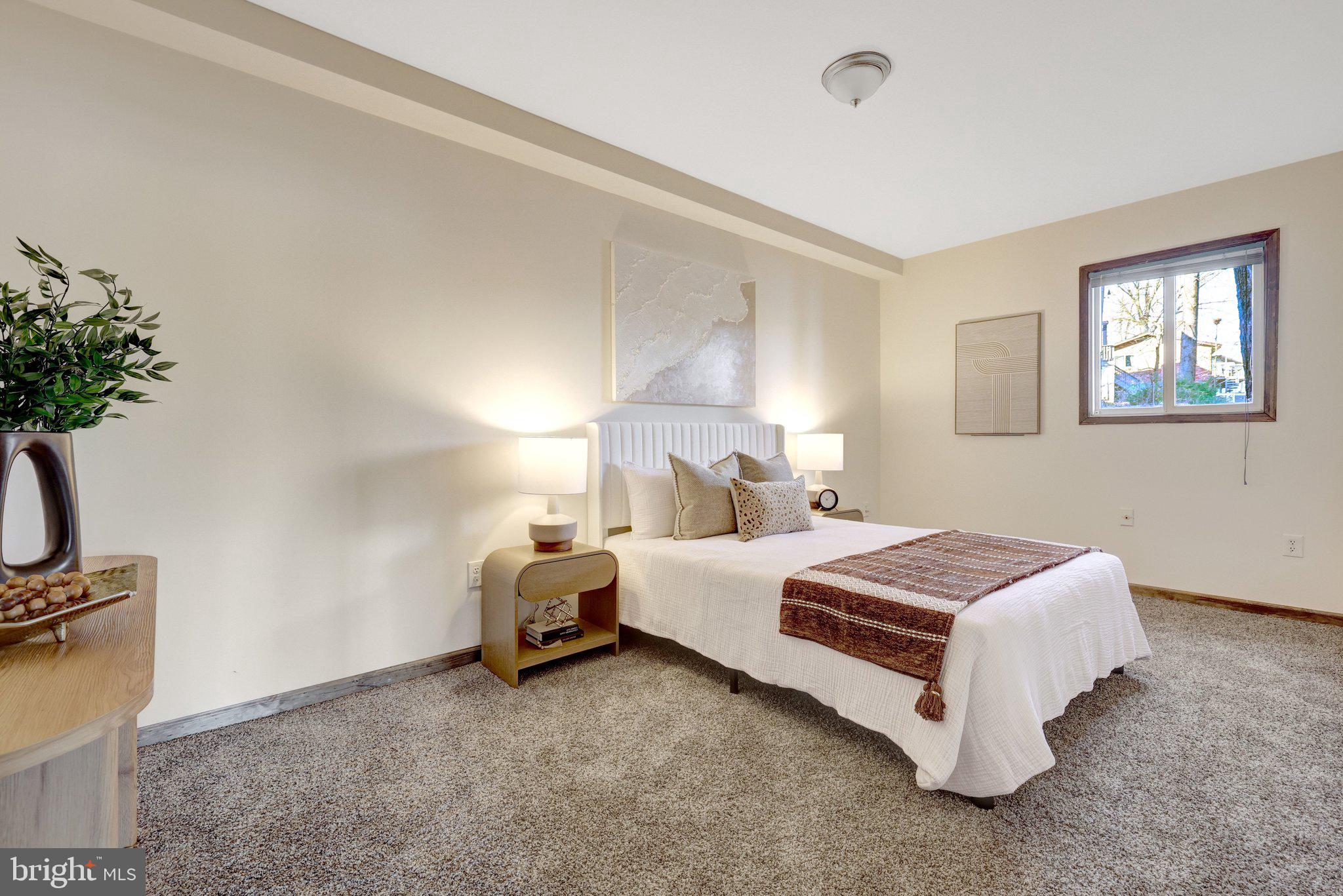 LAKE BARCROFT - Residential