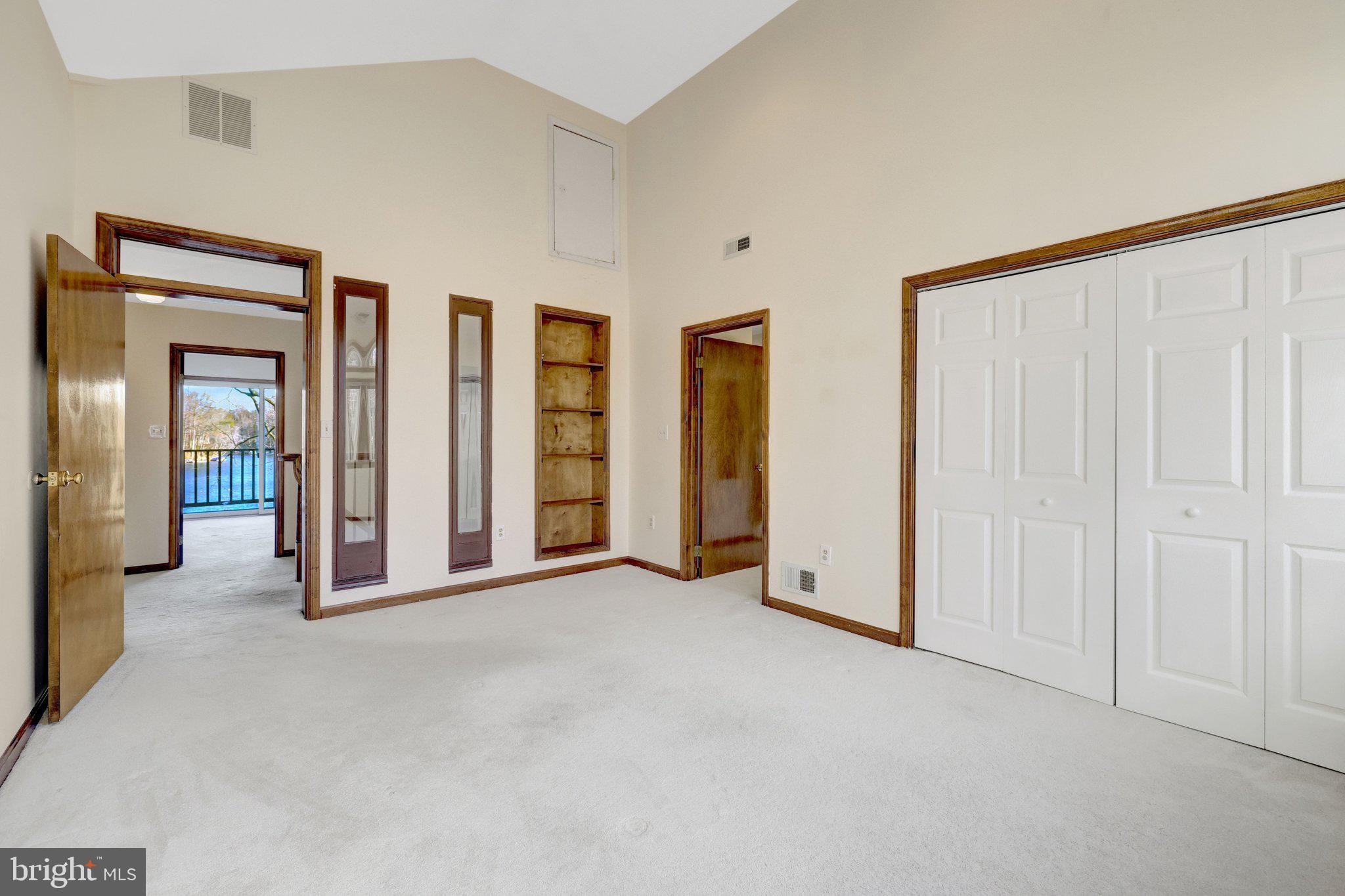 LAKE BARCROFT - Residential