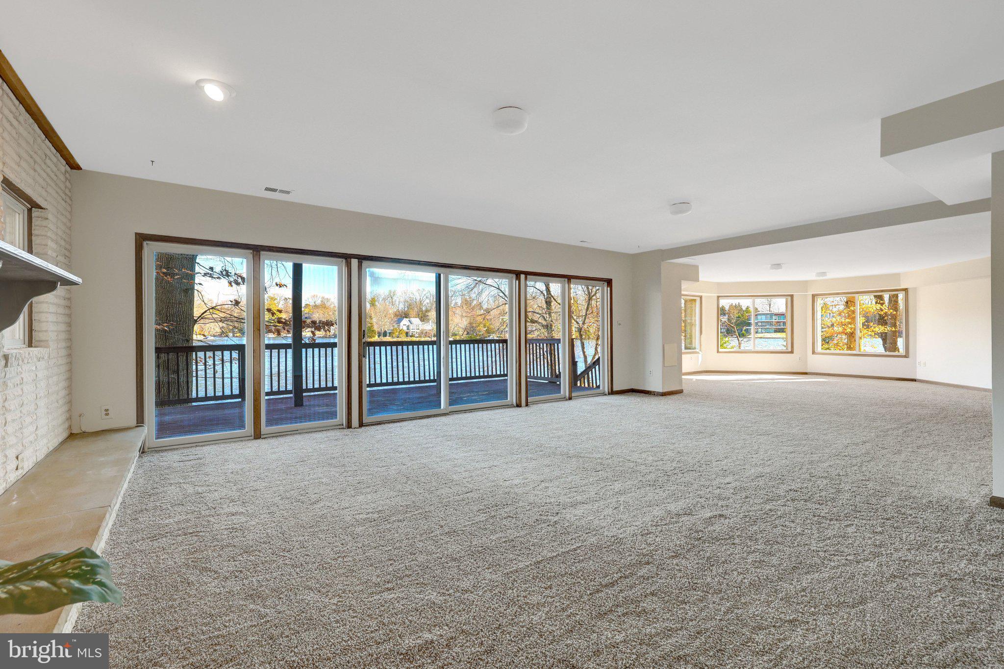 LAKE BARCROFT - Residential