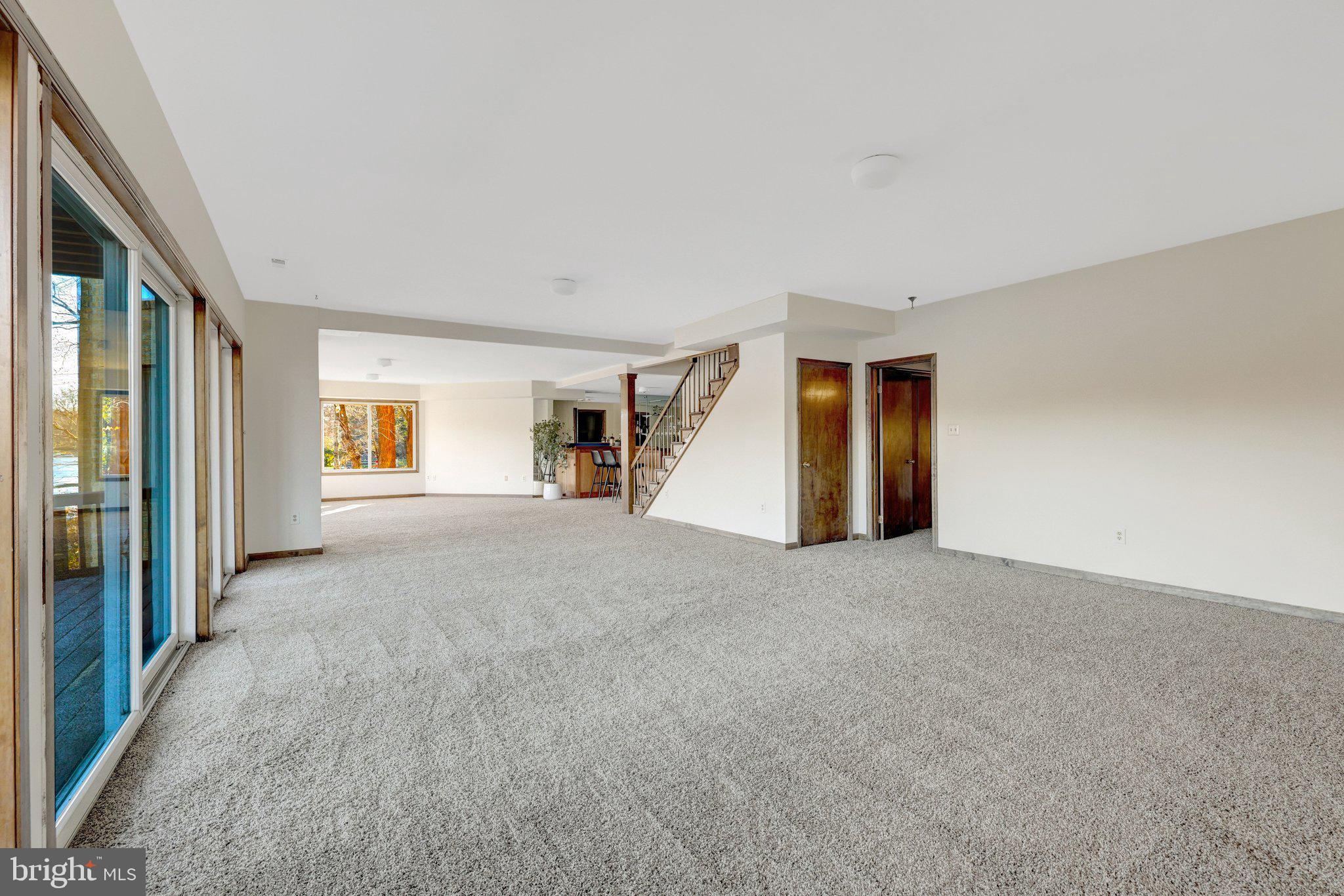 LAKE BARCROFT - Residential