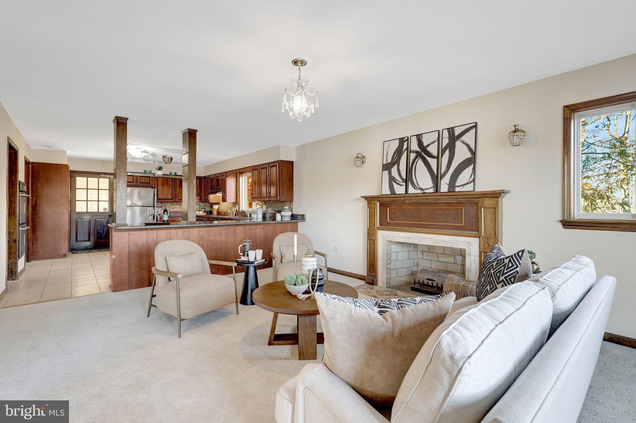 LAKE BARCROFT - Residential