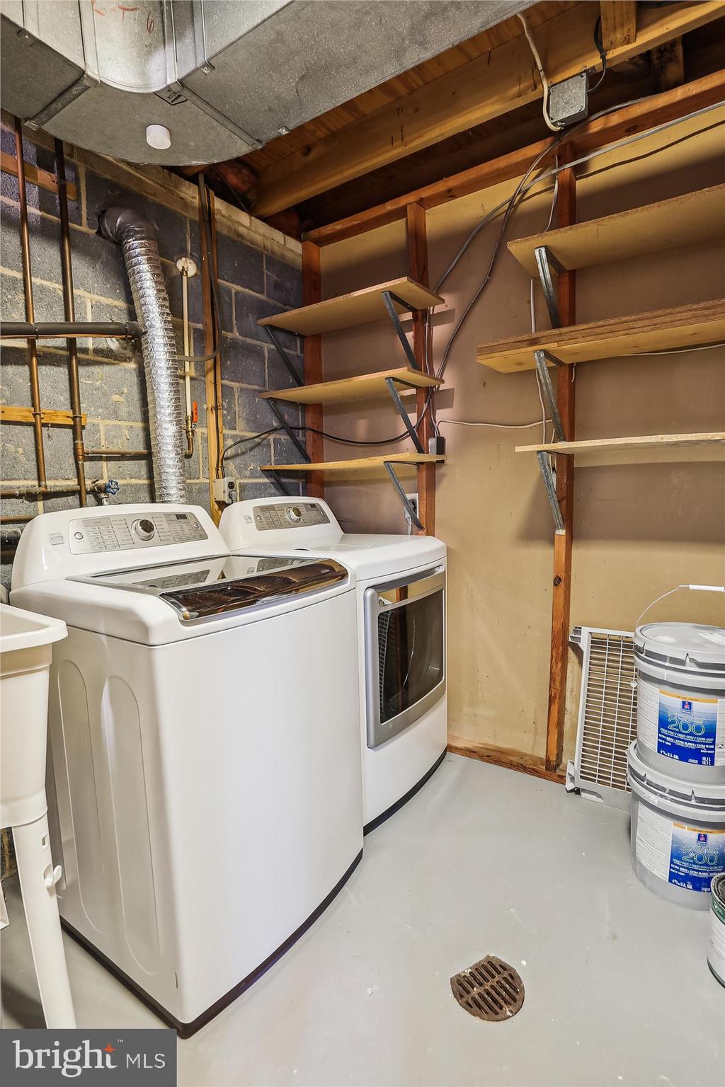 ROLLING VALLEY - Residential