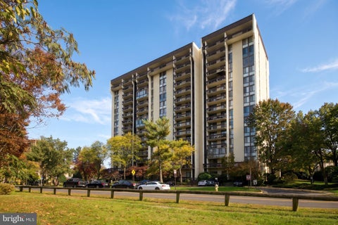 Photo of 5300 Holmes Run Parkway #215, ALEXANDRIA, VA 22304 (MLS # VAAX2067968)