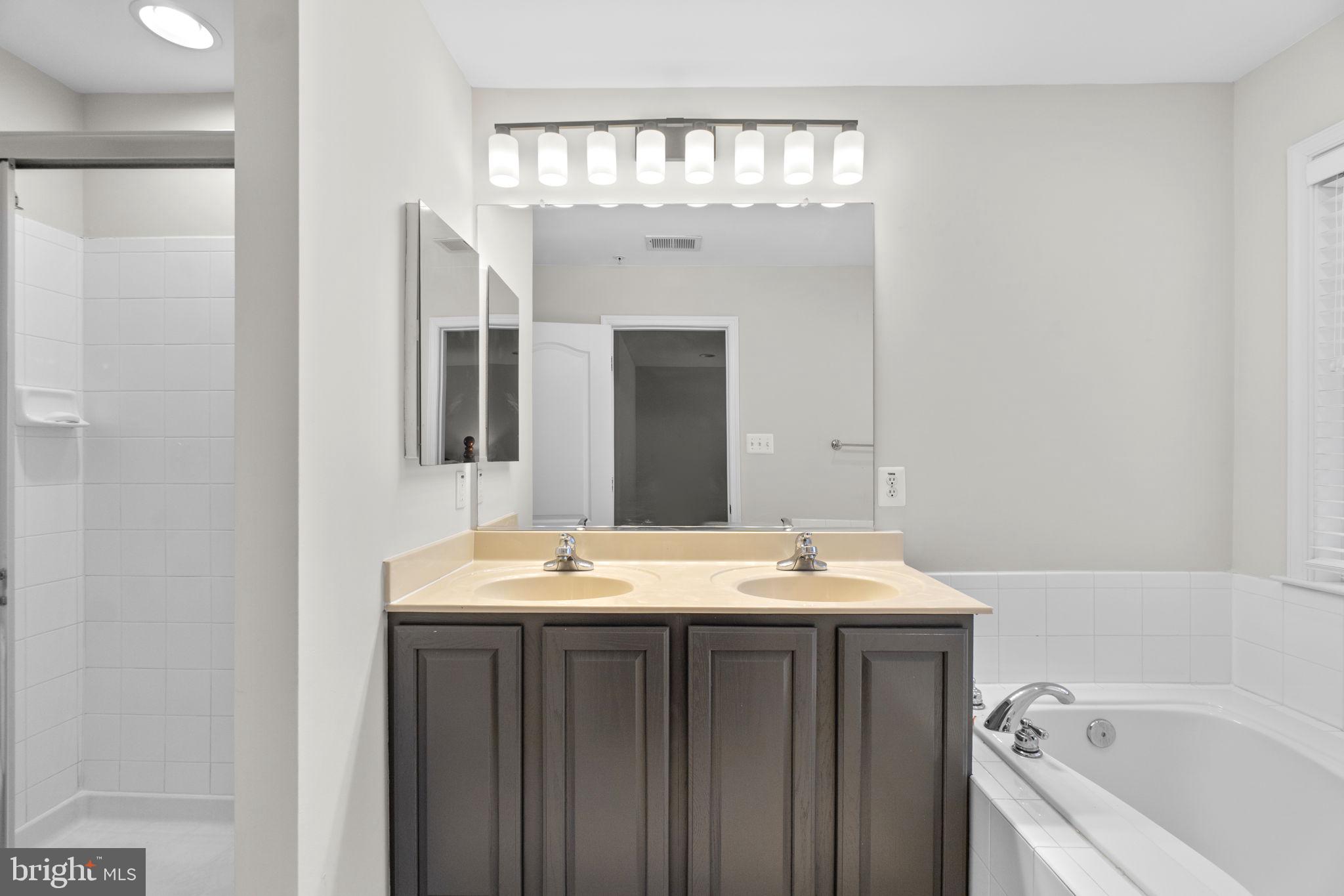 MCDONOUGH OAKS - Residential