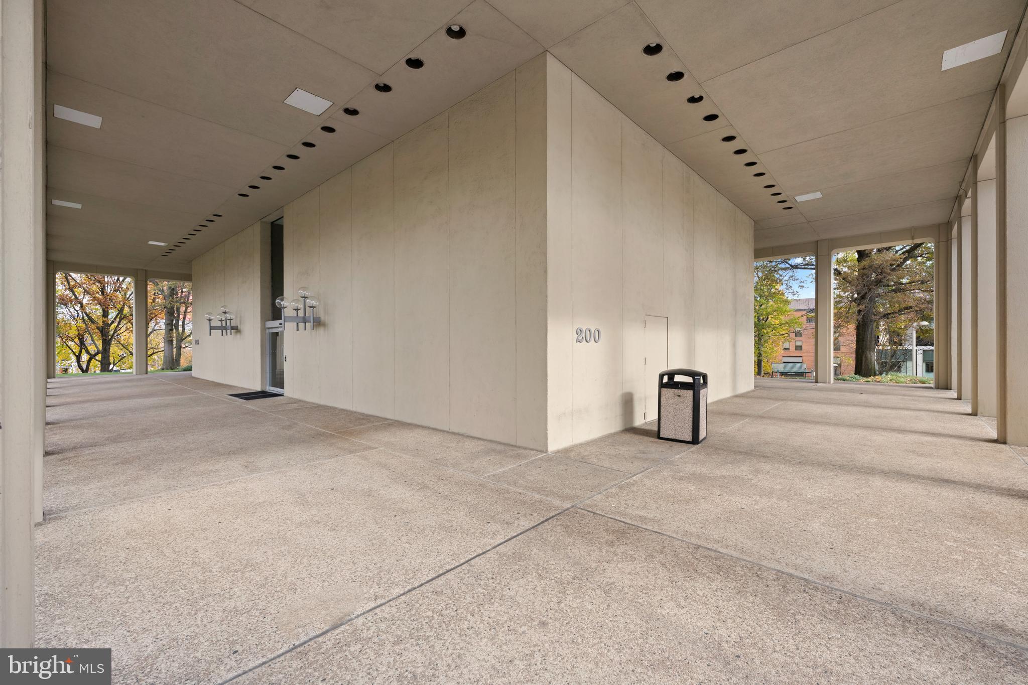 200 LOCUST STREET 10GN