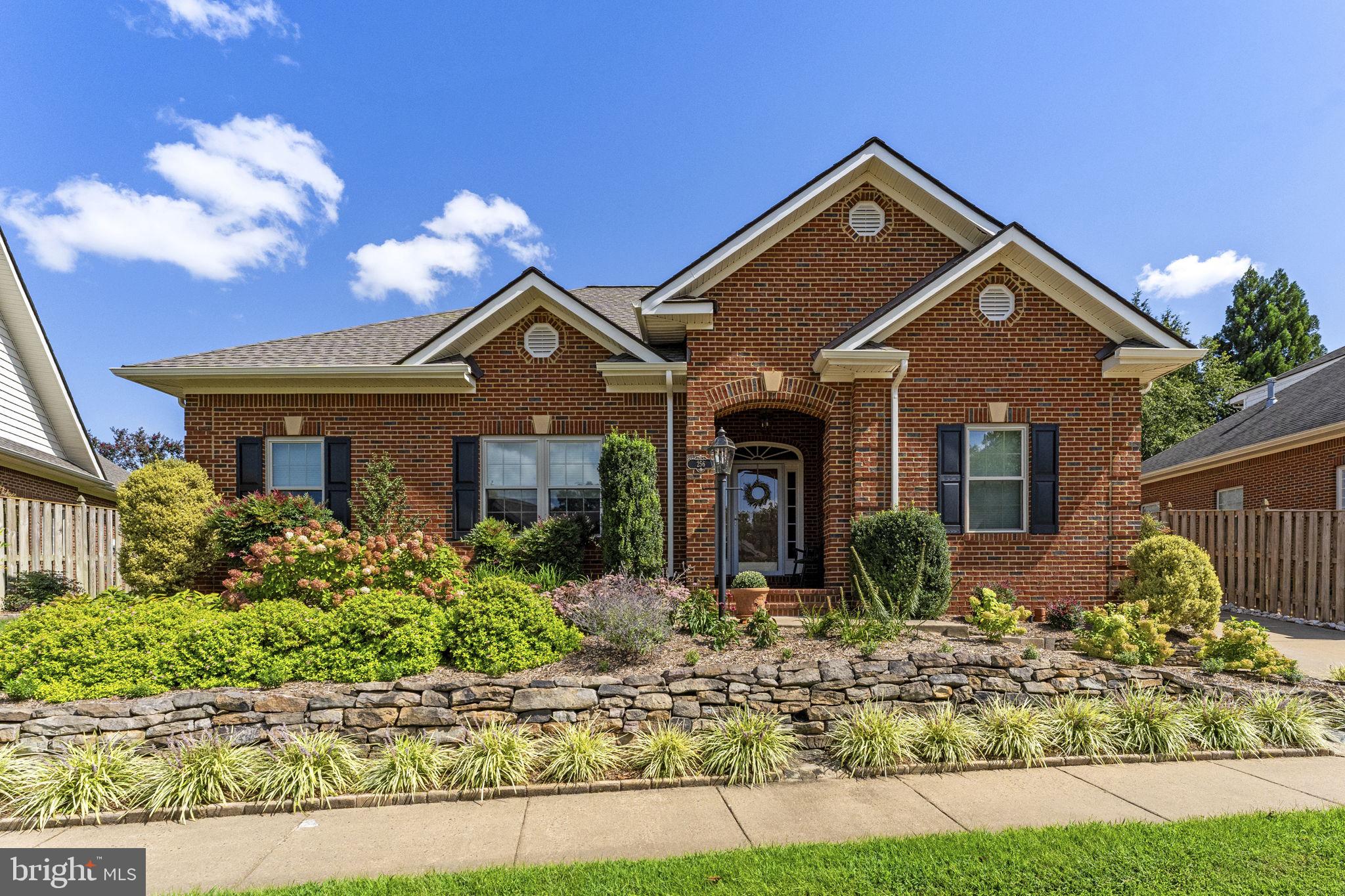 256 CARRIAGE CHASE CIRCLE