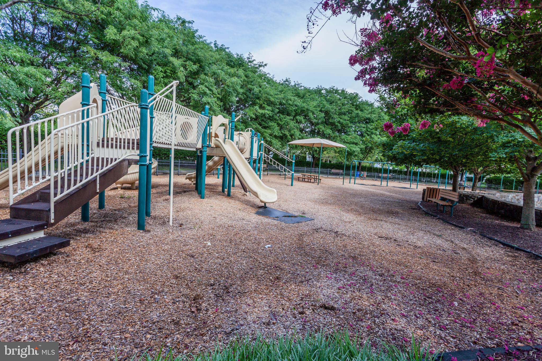 SOUTH RIDING - Residential