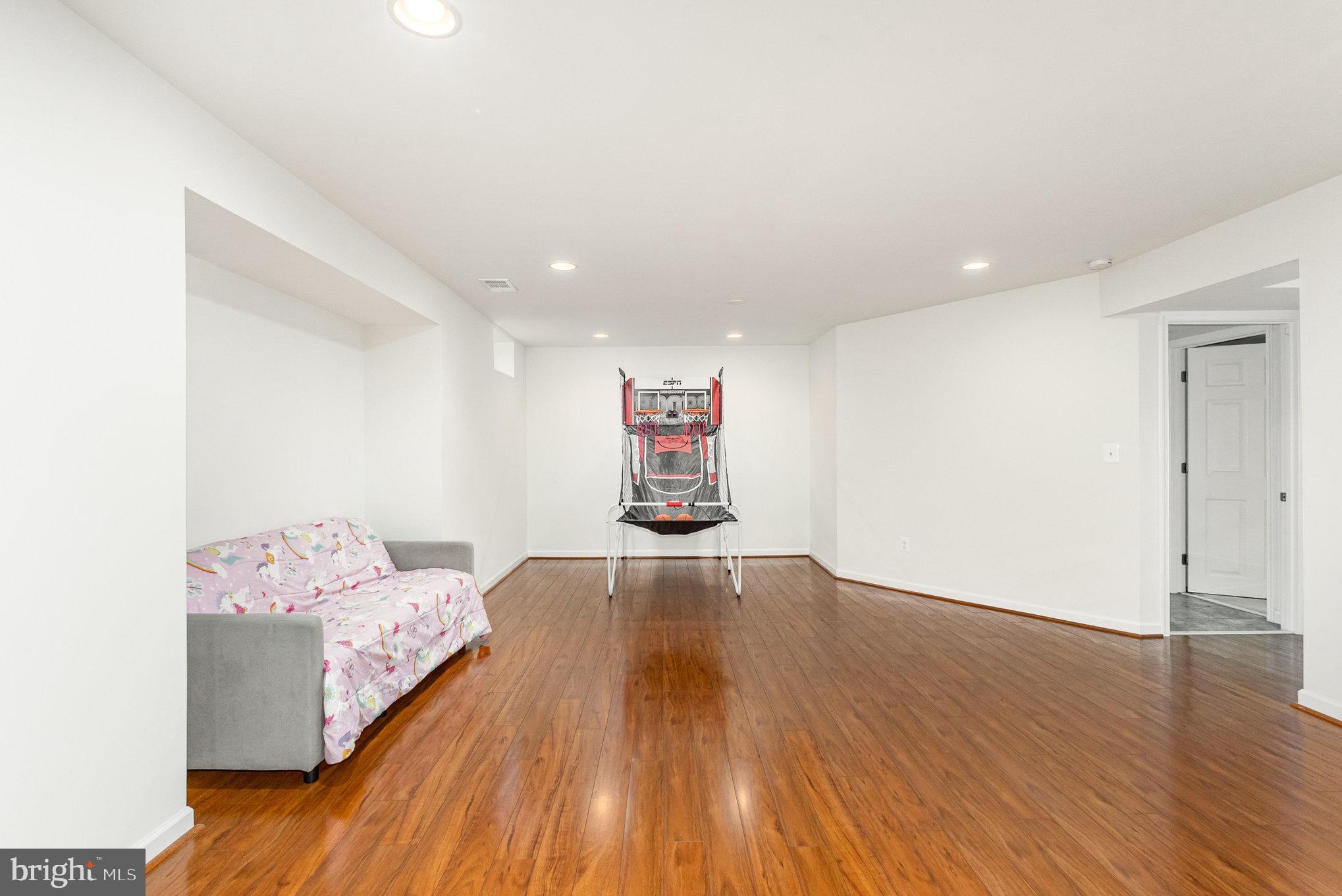 LAKE POINT ROUND HILL - Residential