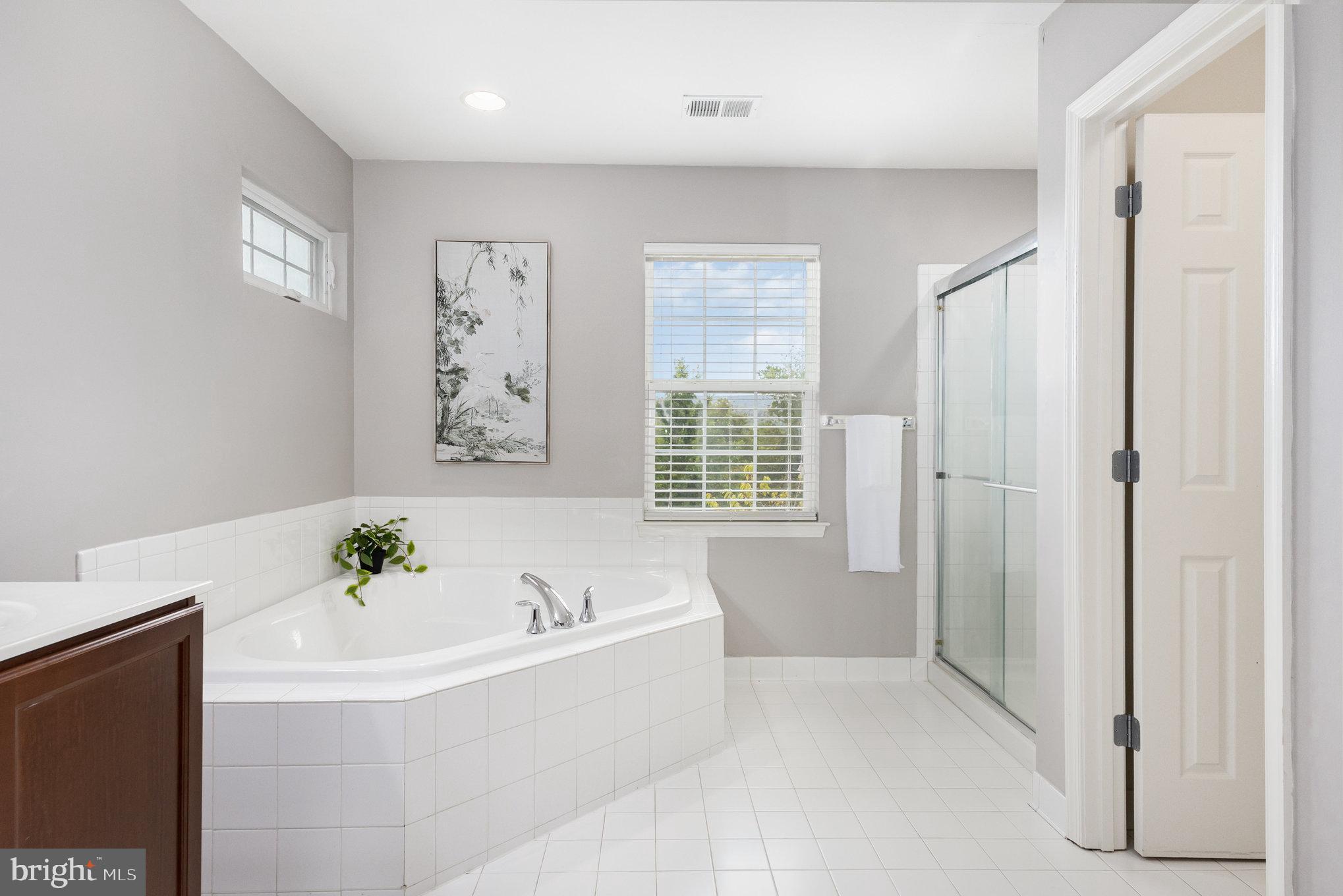 LAKE POINT ROUND HILL - Residential