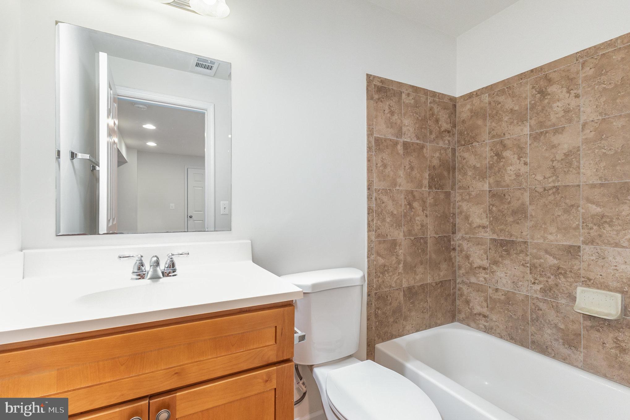 LAKE POINT ROUND HILL - Residential